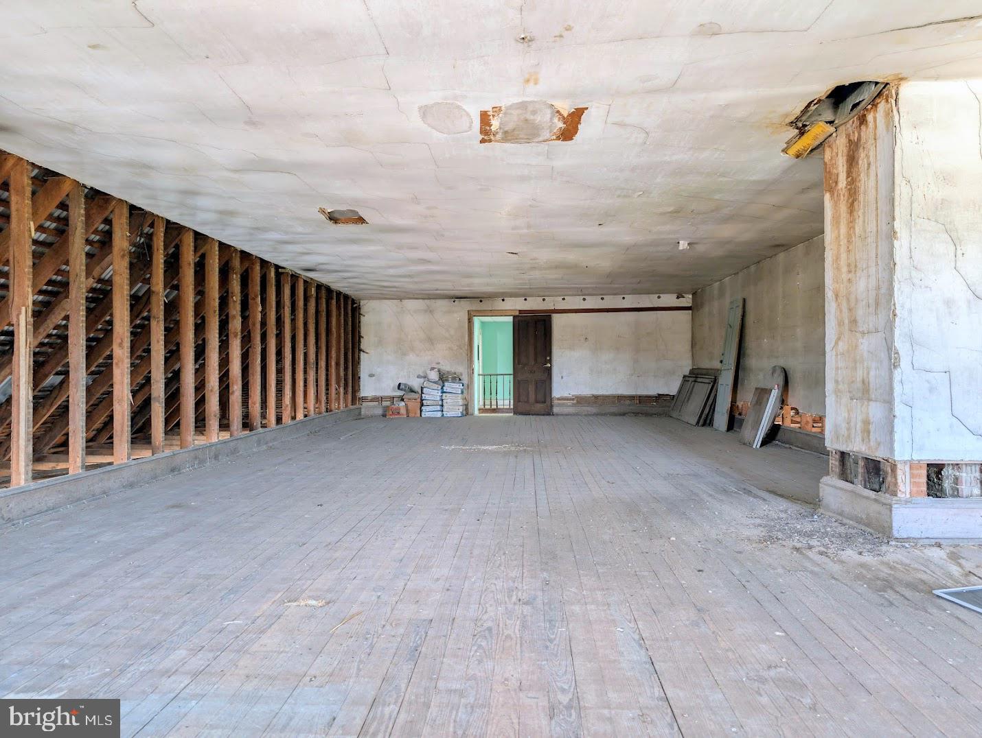 229 Main St Property Photo 32