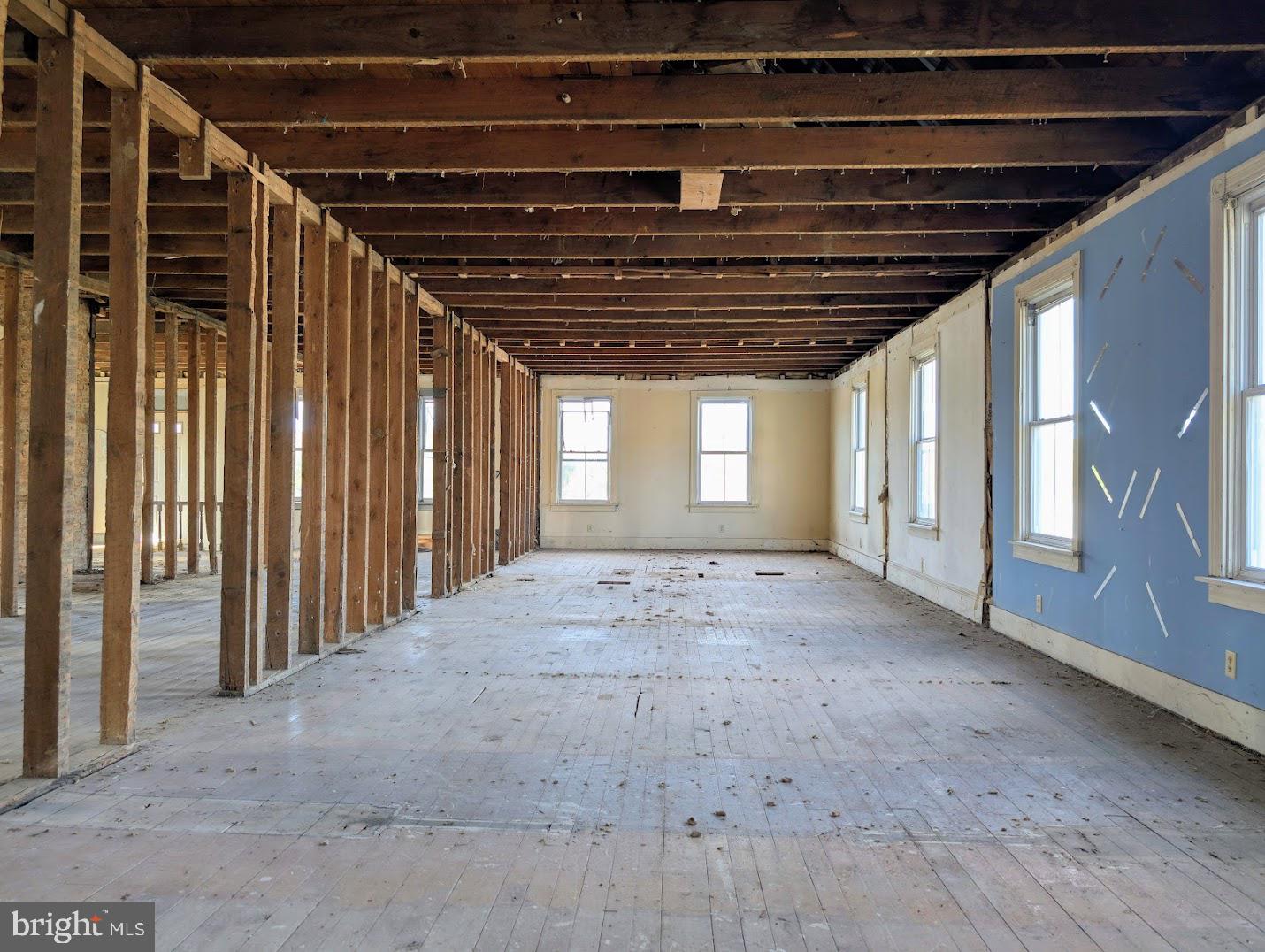 229 Main St Property Photo 38