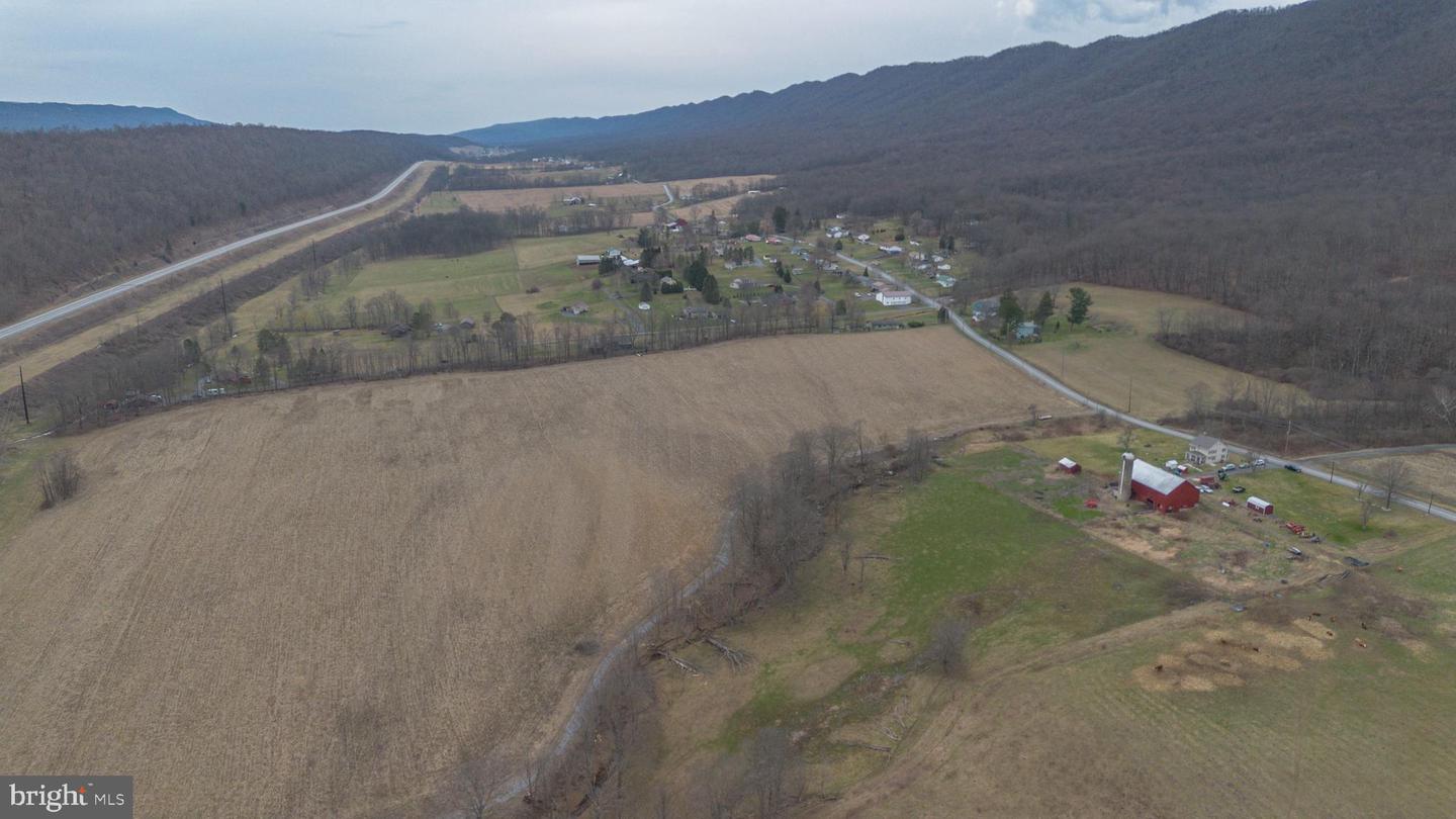 1927 Cumberland Rd. Property Photo 9