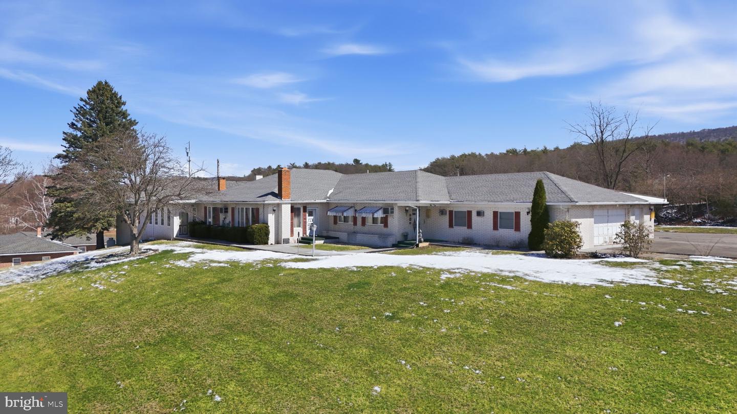 501 Breezewood Rd S Property Photo 1