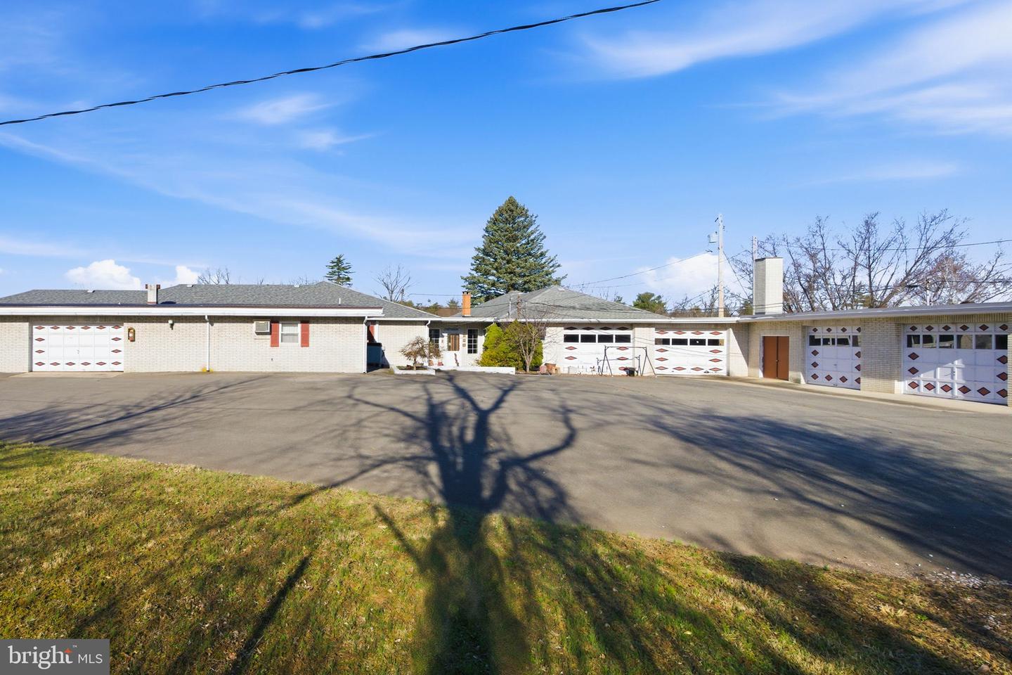 501 Breezewood Rd S Property Photo 4
