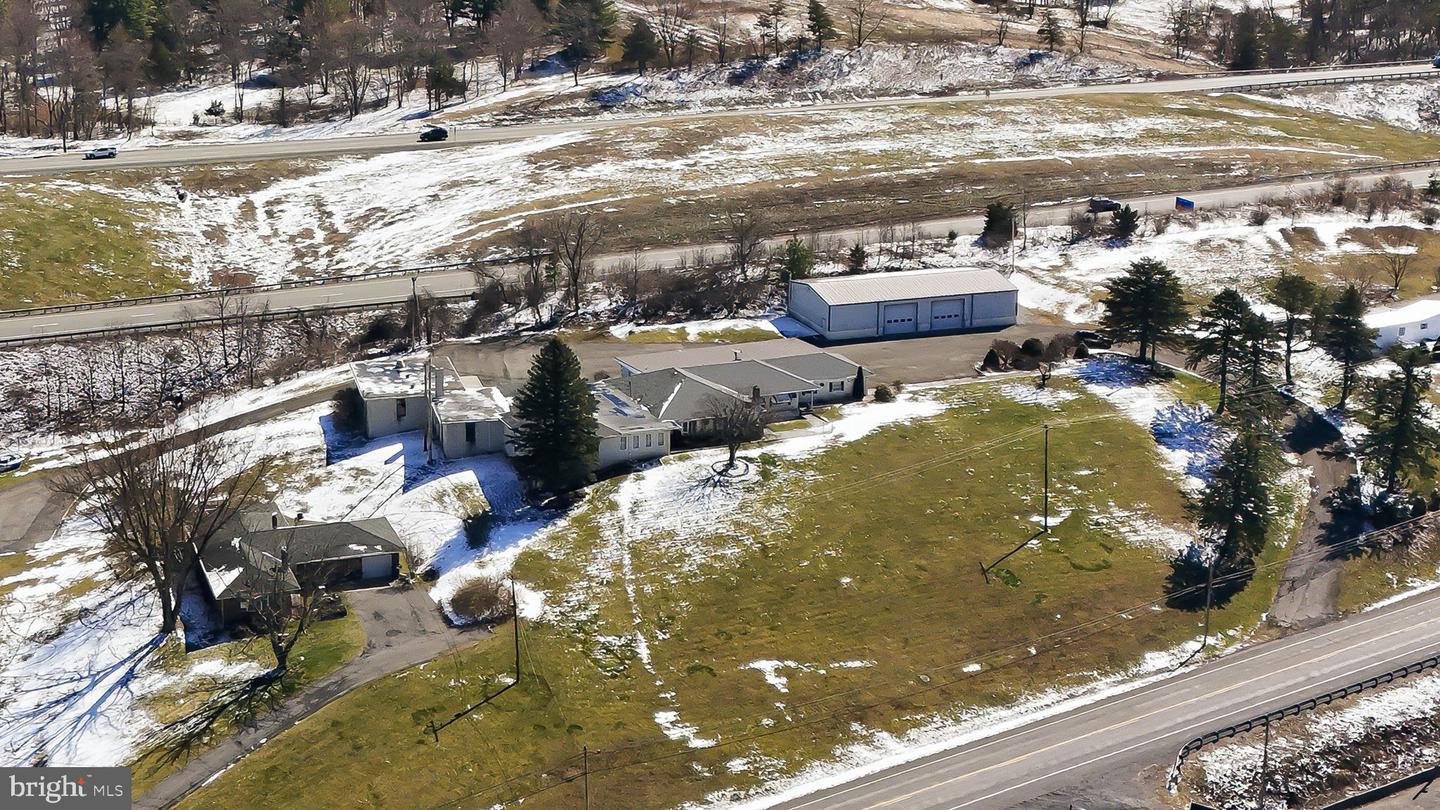 501 Breezewood Rd S Property Photo 8