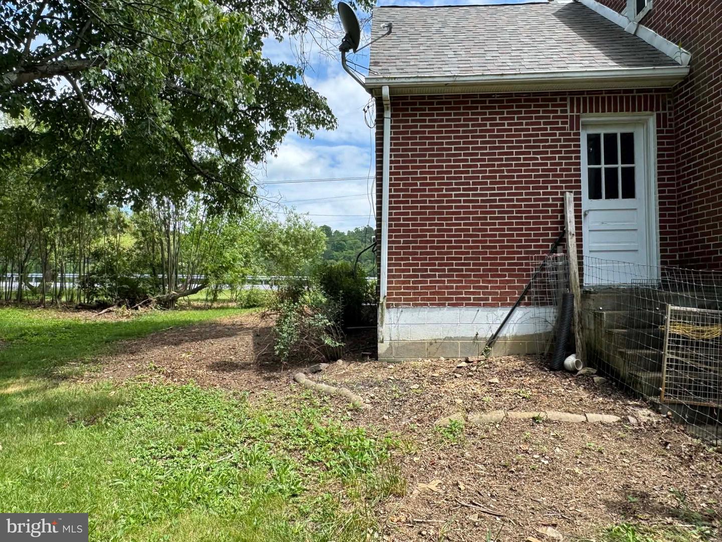 2165 Bedford Valley Rd Property Photo 5