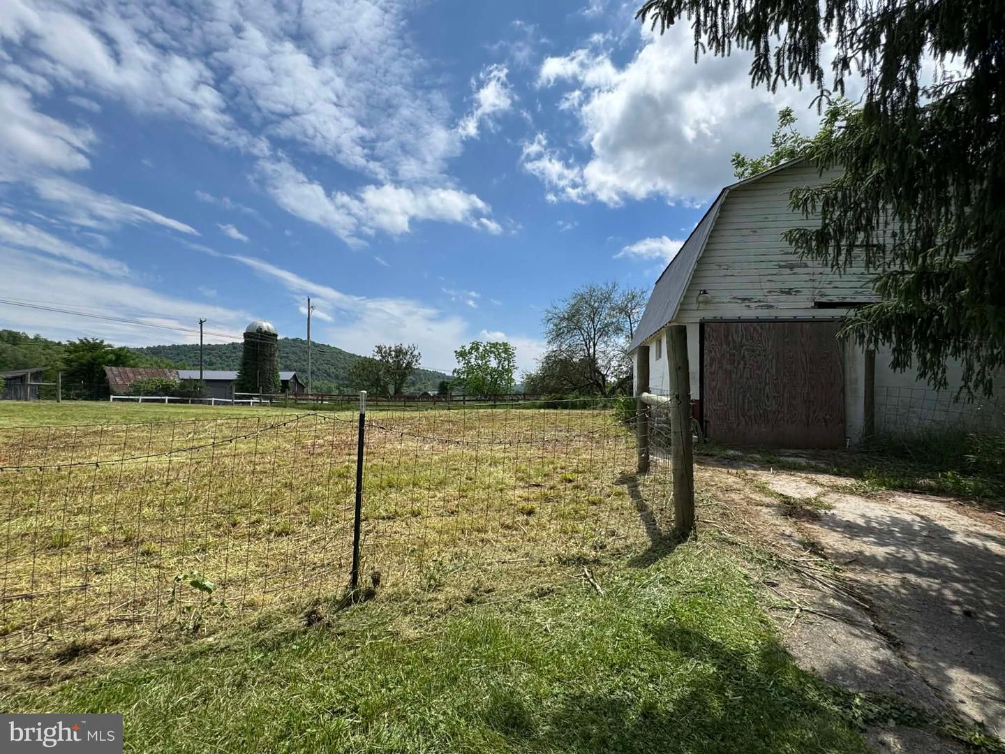 2165 Bedford Valley Rd Property Photo 22