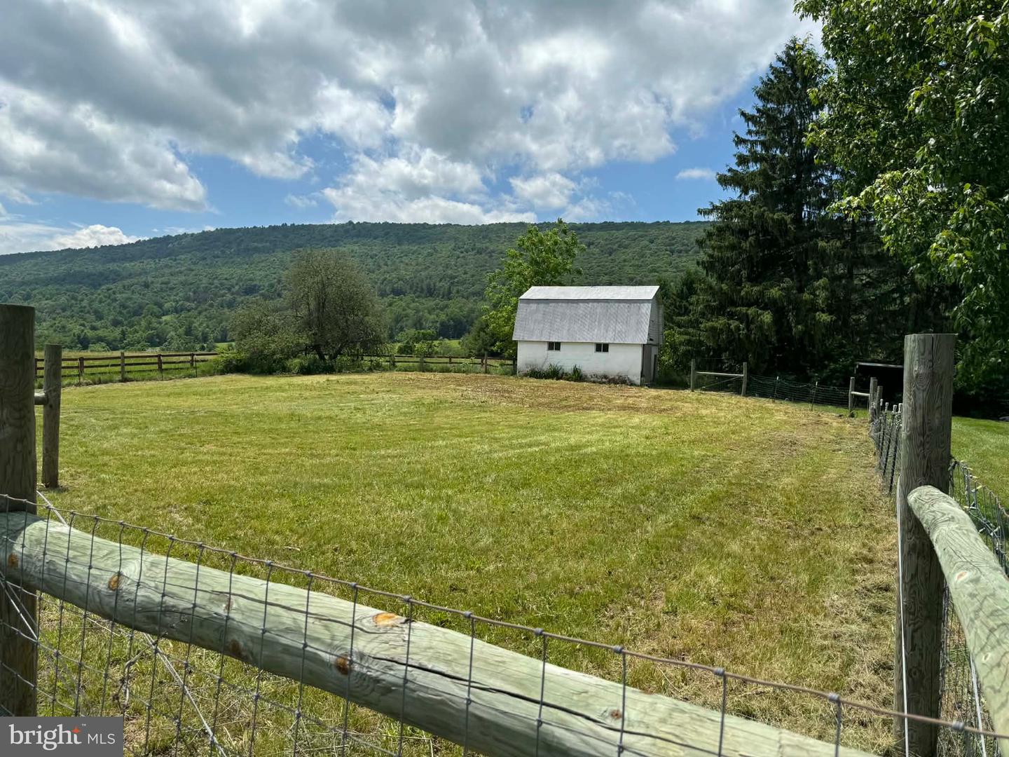 2165 Bedford Valley Rd Property Photo 24