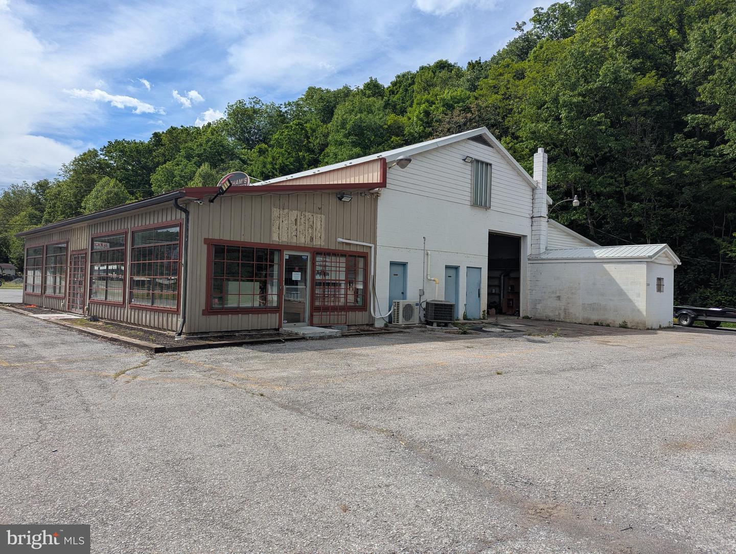 14367 Lincoln Highway Property Photo 2