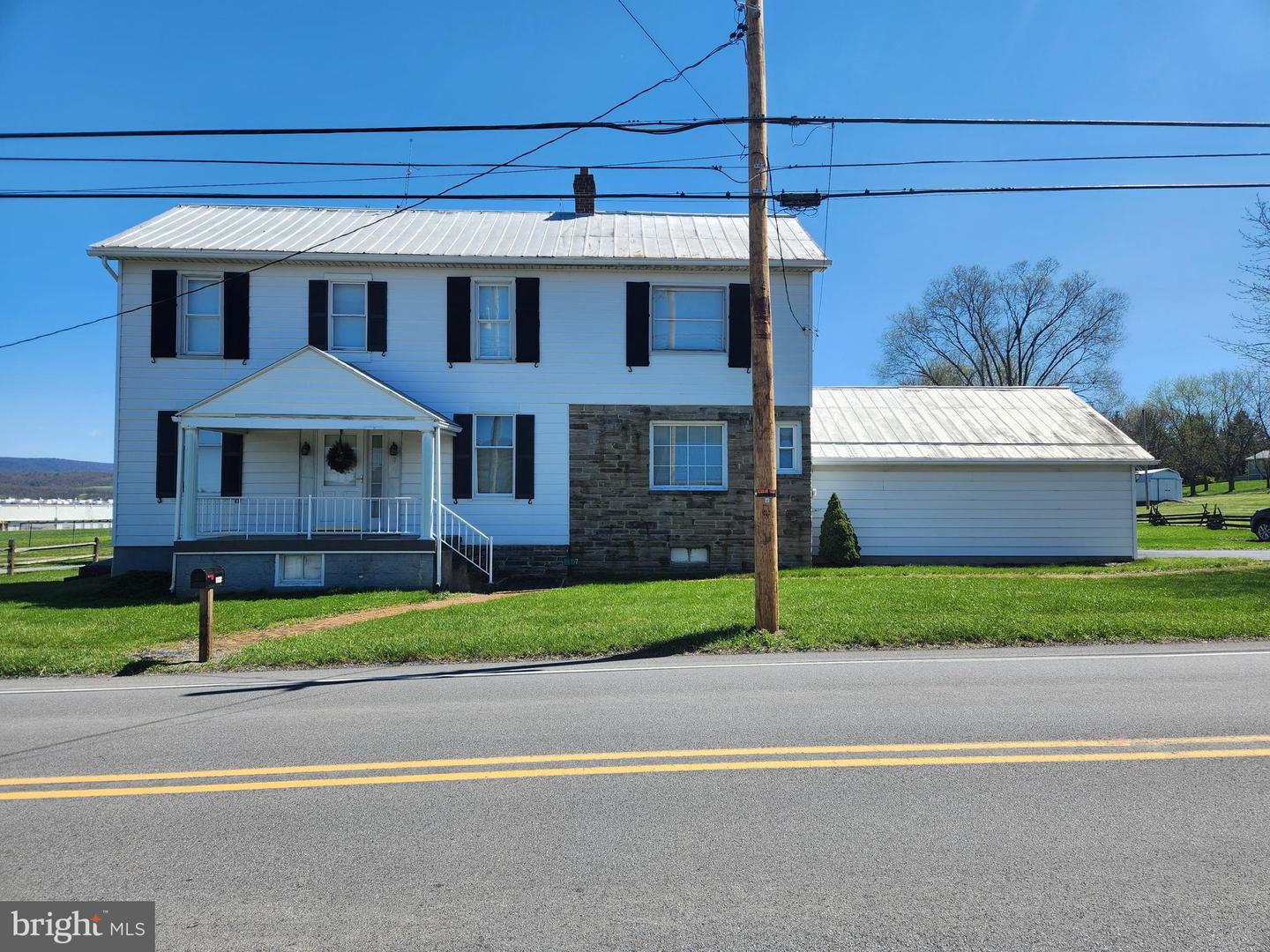5822 Business 220 Property Photo 1