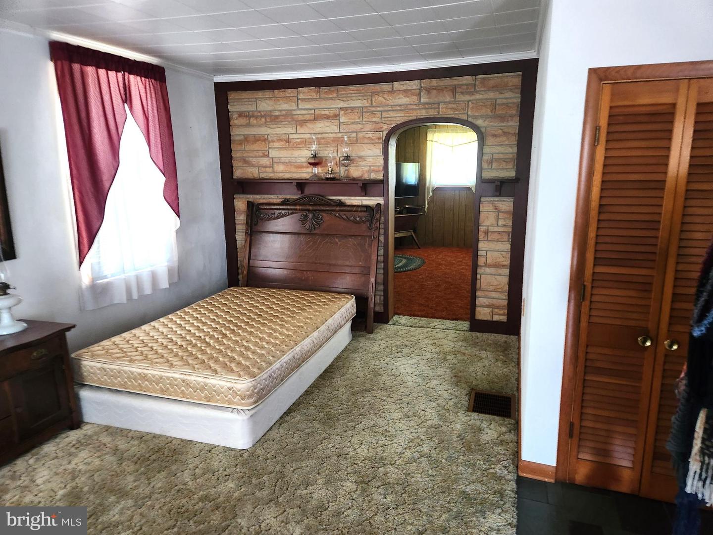 5822 Business 220 Property Photo 4