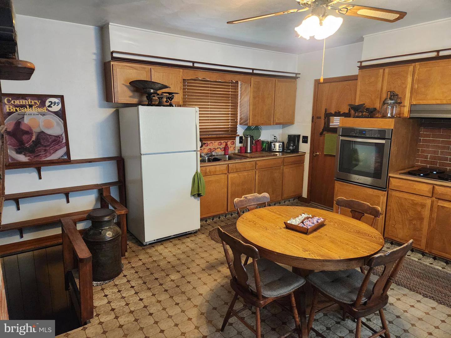 5822 Business 220 Property Photo 7