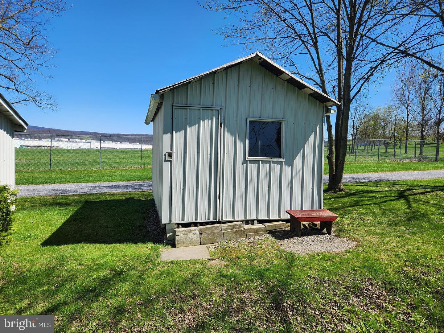 5822 Business 220 Property Photo 33