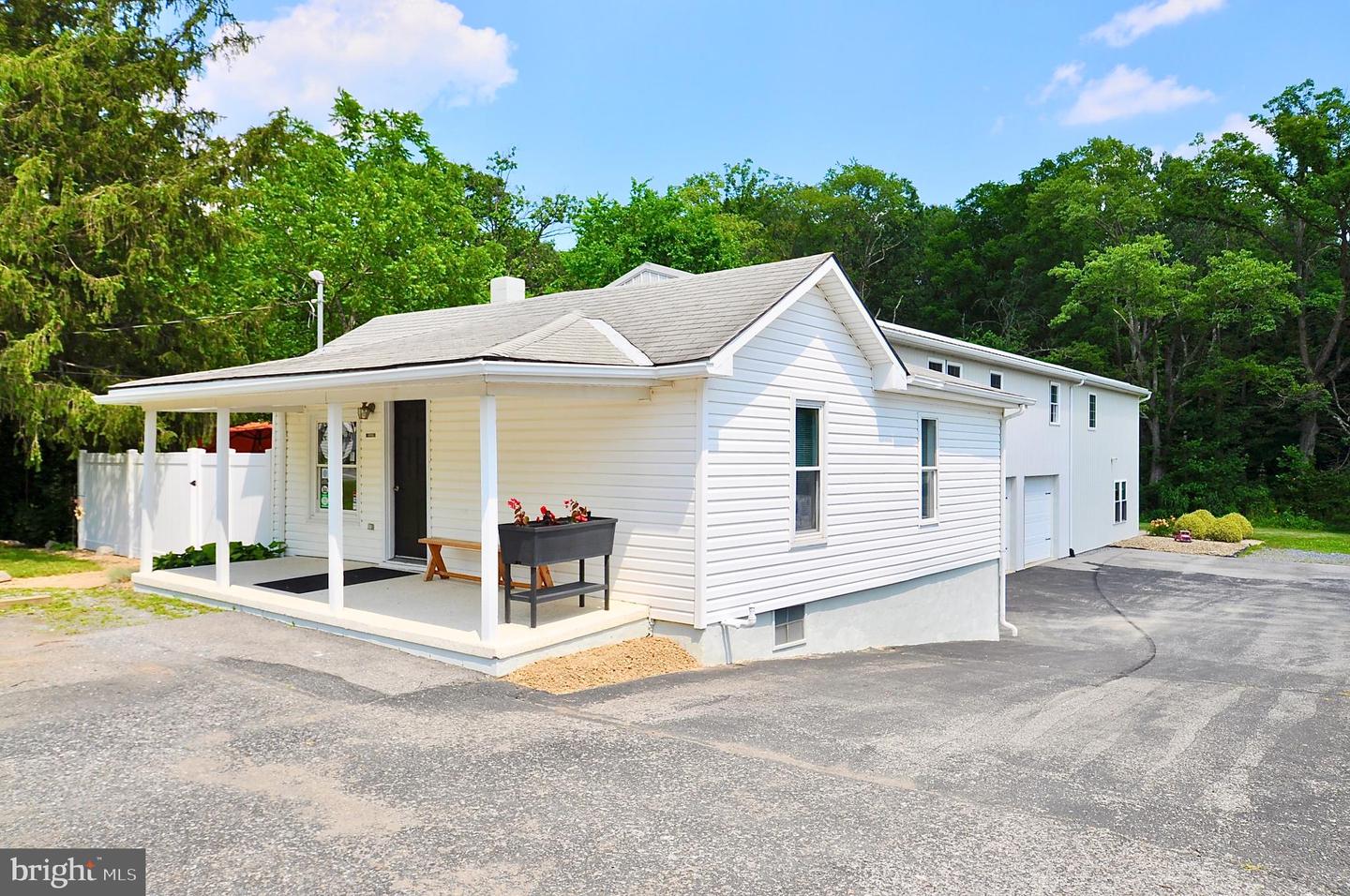 11352 Raystown Road Property Photo 1