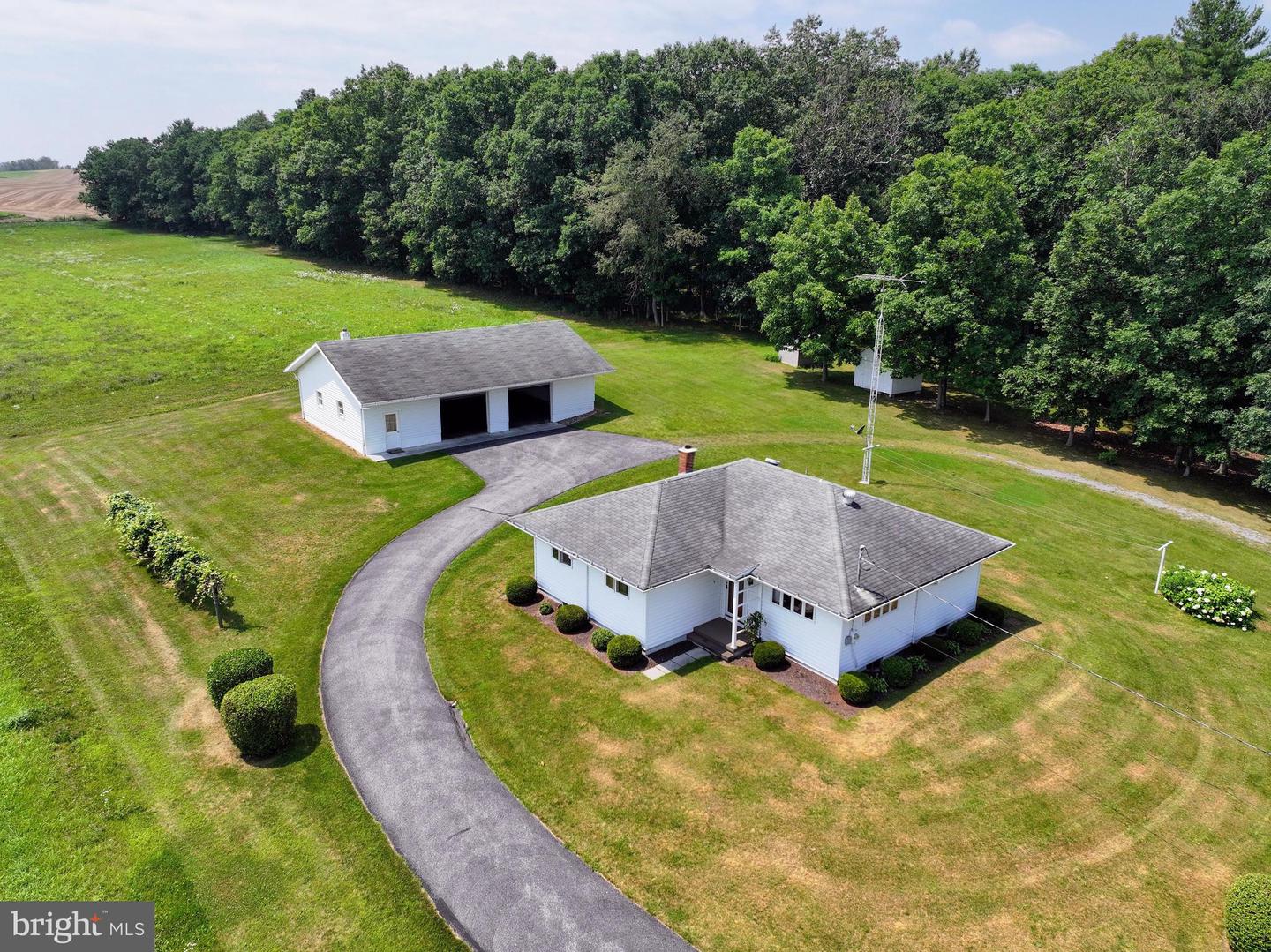 5587 Big Creek Road Property Photo 1