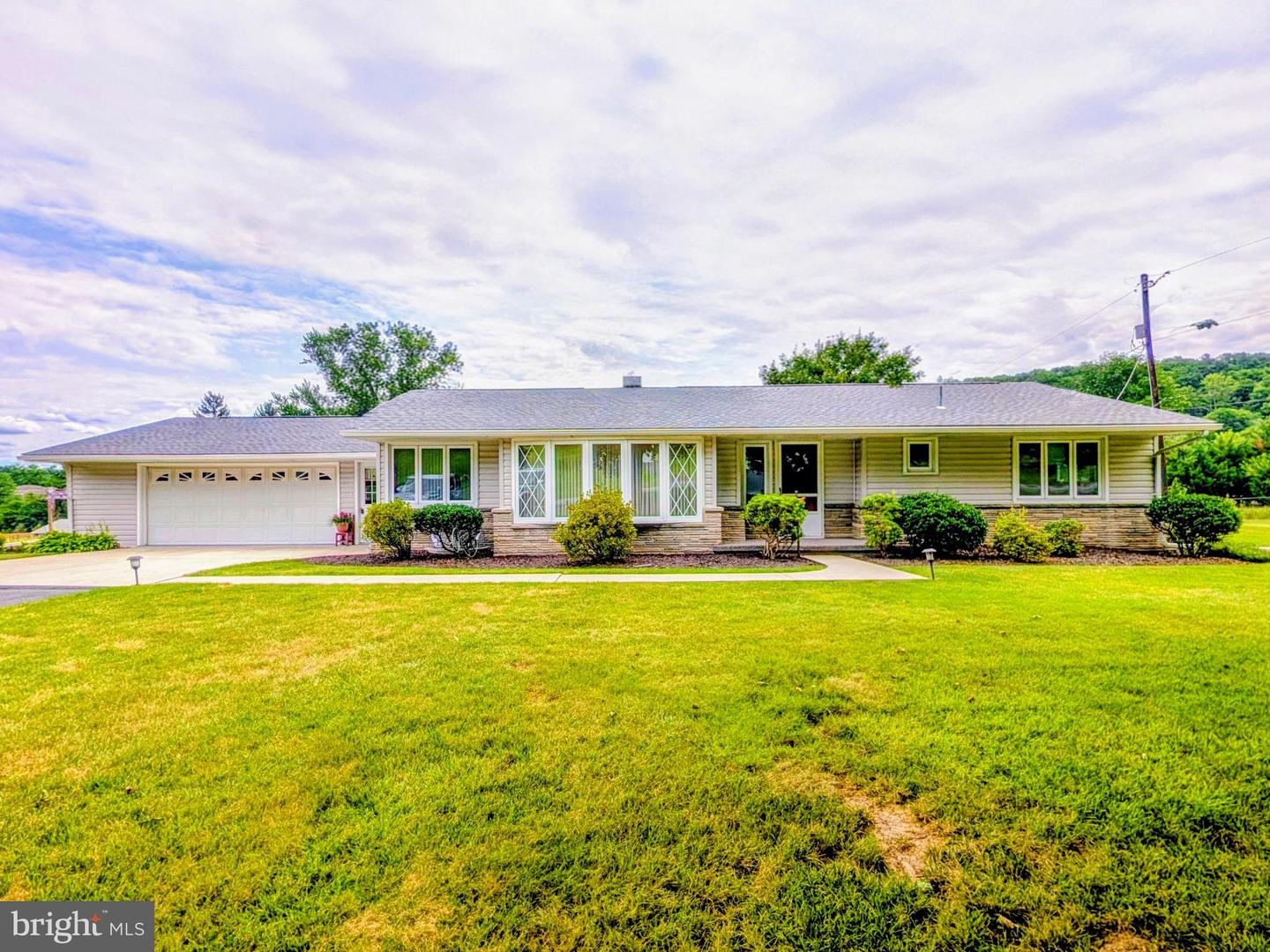 118 LOCUST DR