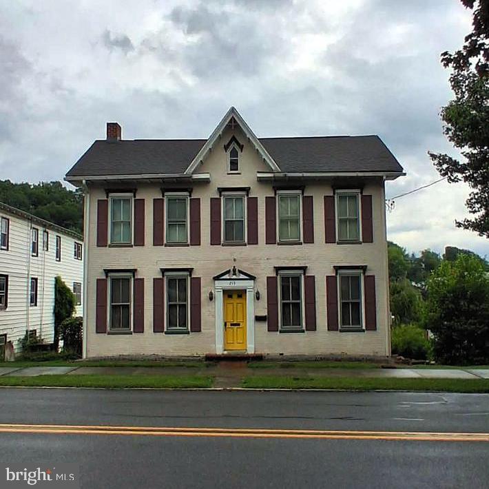 215 N Spring St Property Photo 1