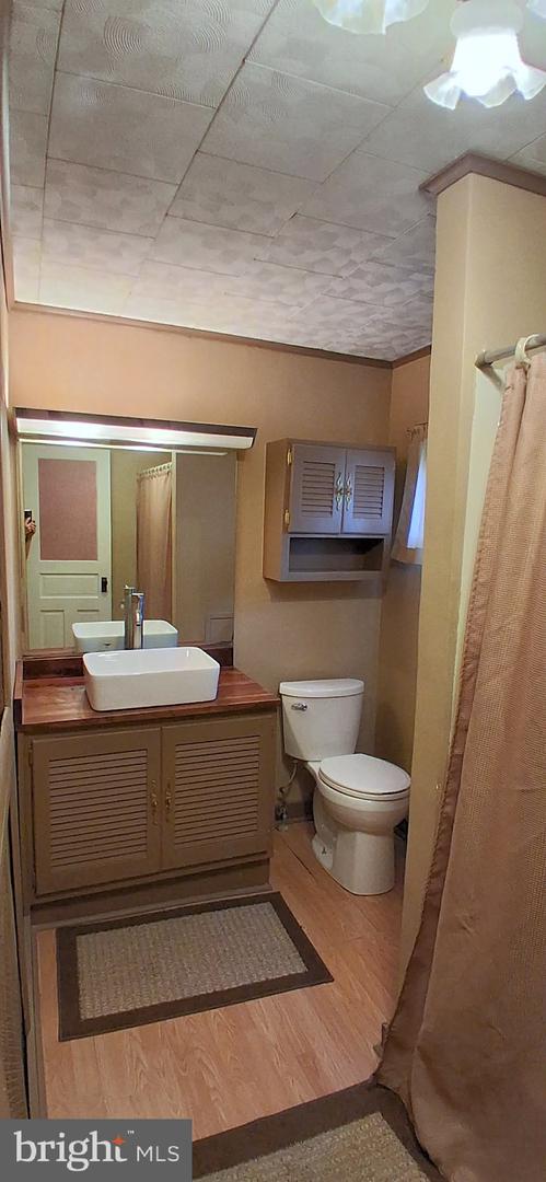 215 N Spring St Property Photo 4