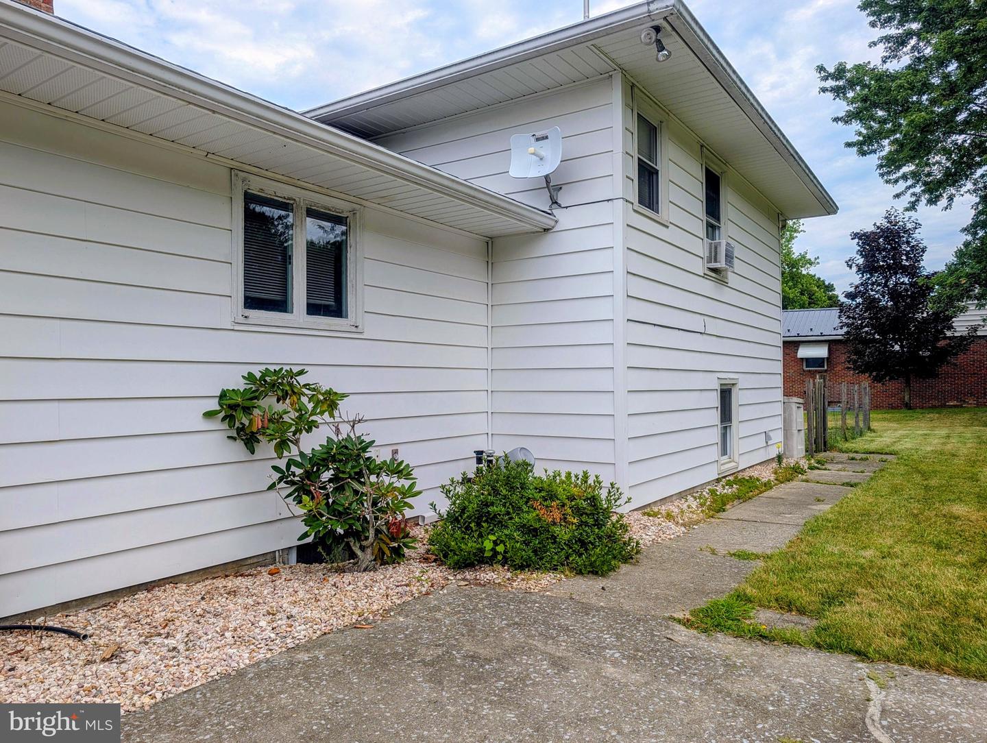 155 Summit St Property Photo 4