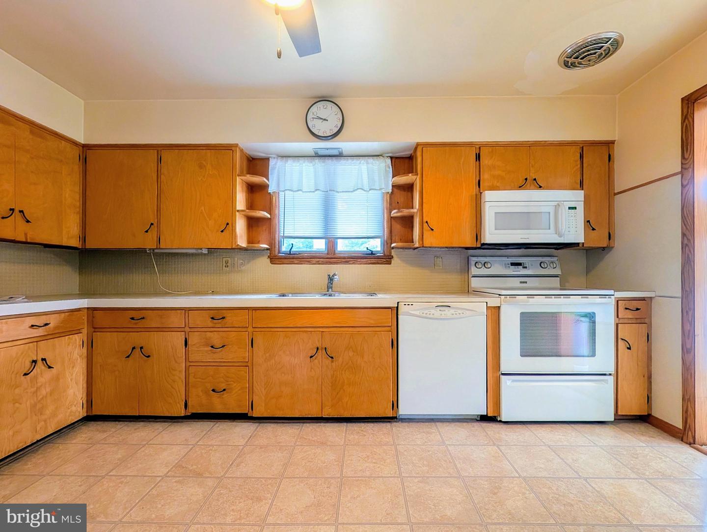 155 Summit St Property Photo 8