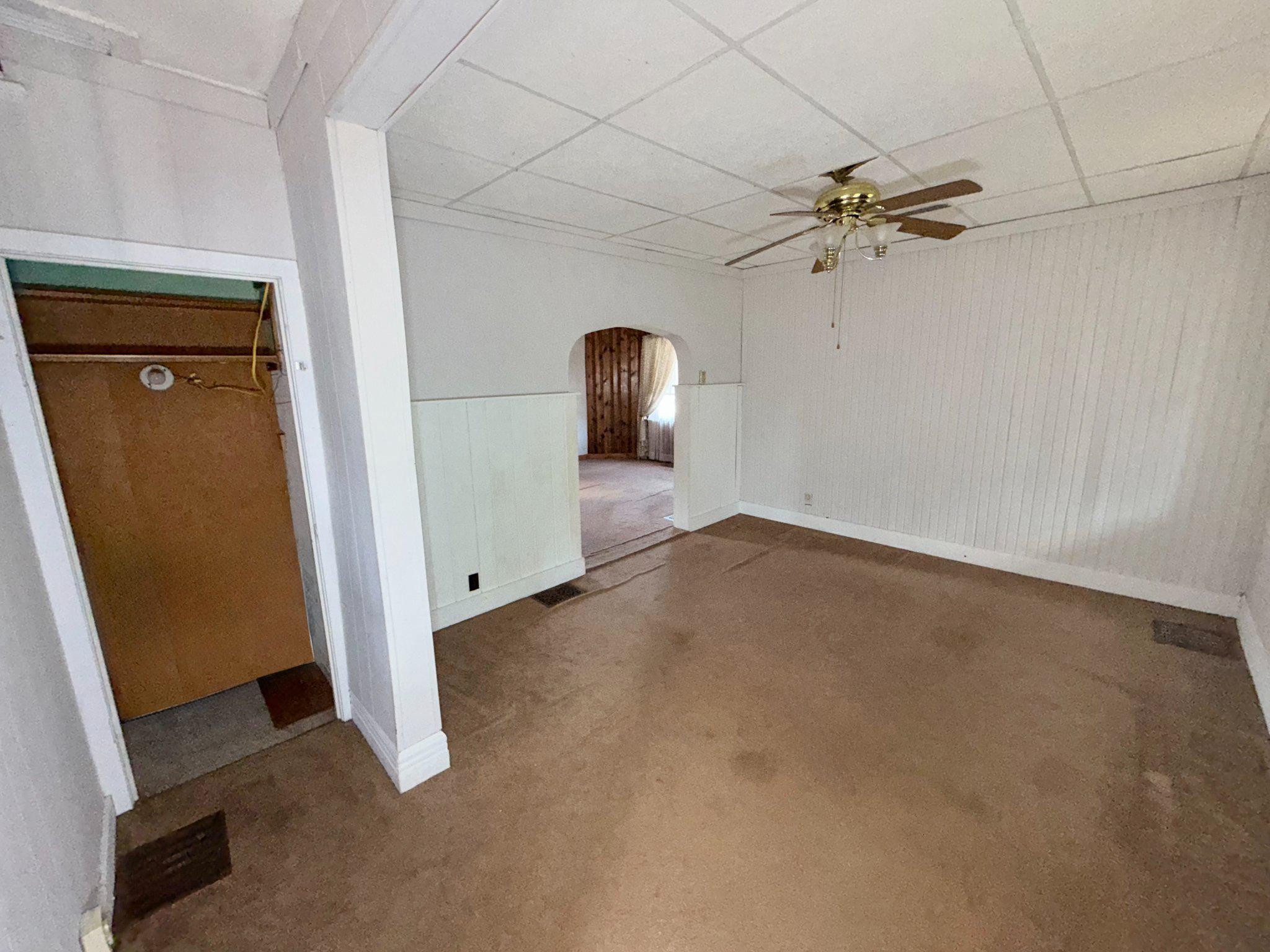 221 W 5th Ave Property Photo 4