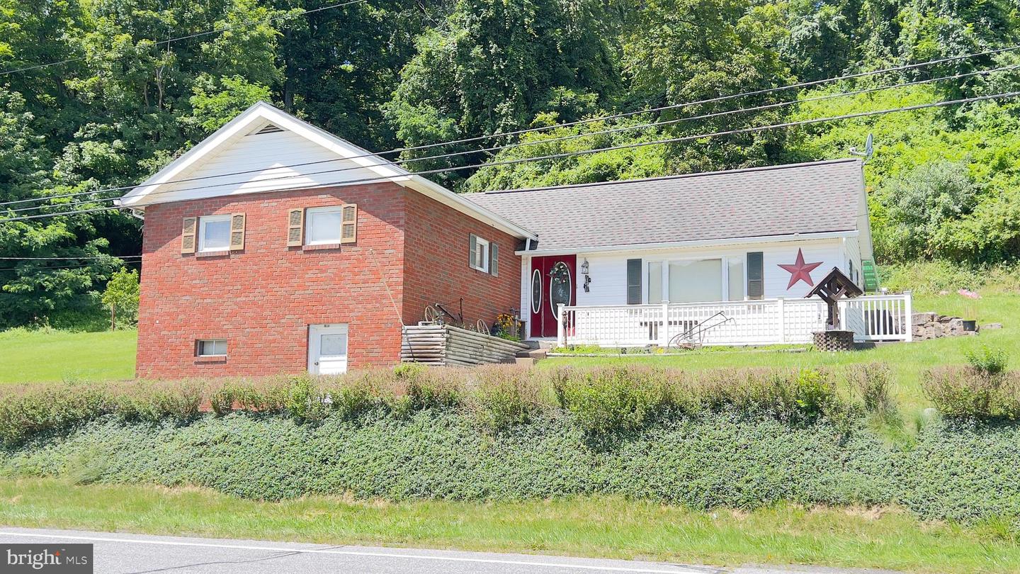 1093 Hyndman Rd Property Photo 1
