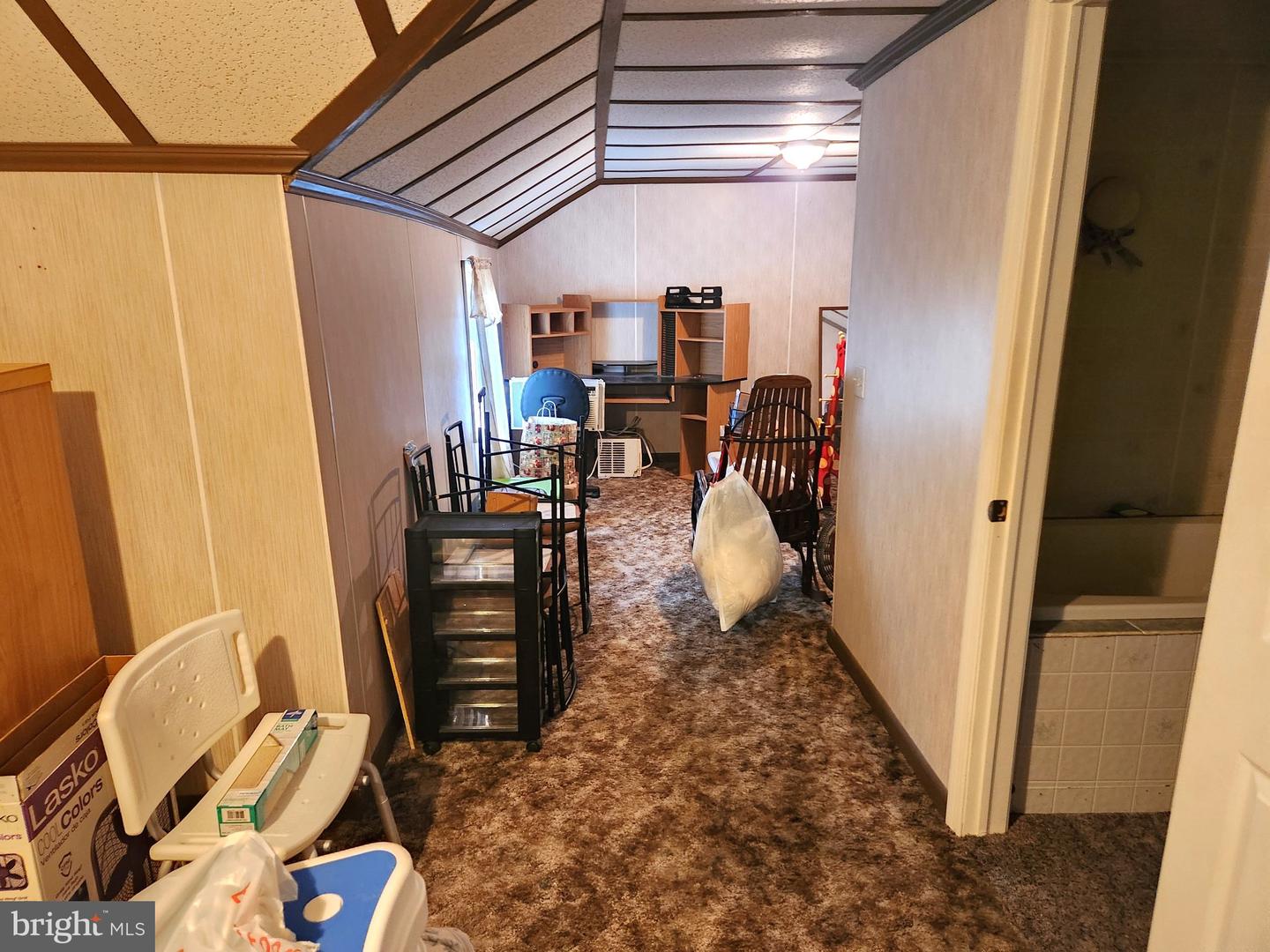 40 8th St W Property Photo 19
