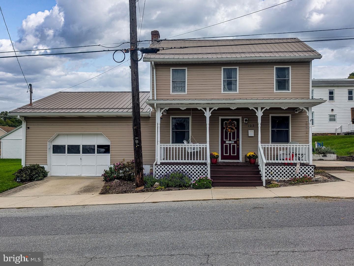 103 Mann St Property Photo 1