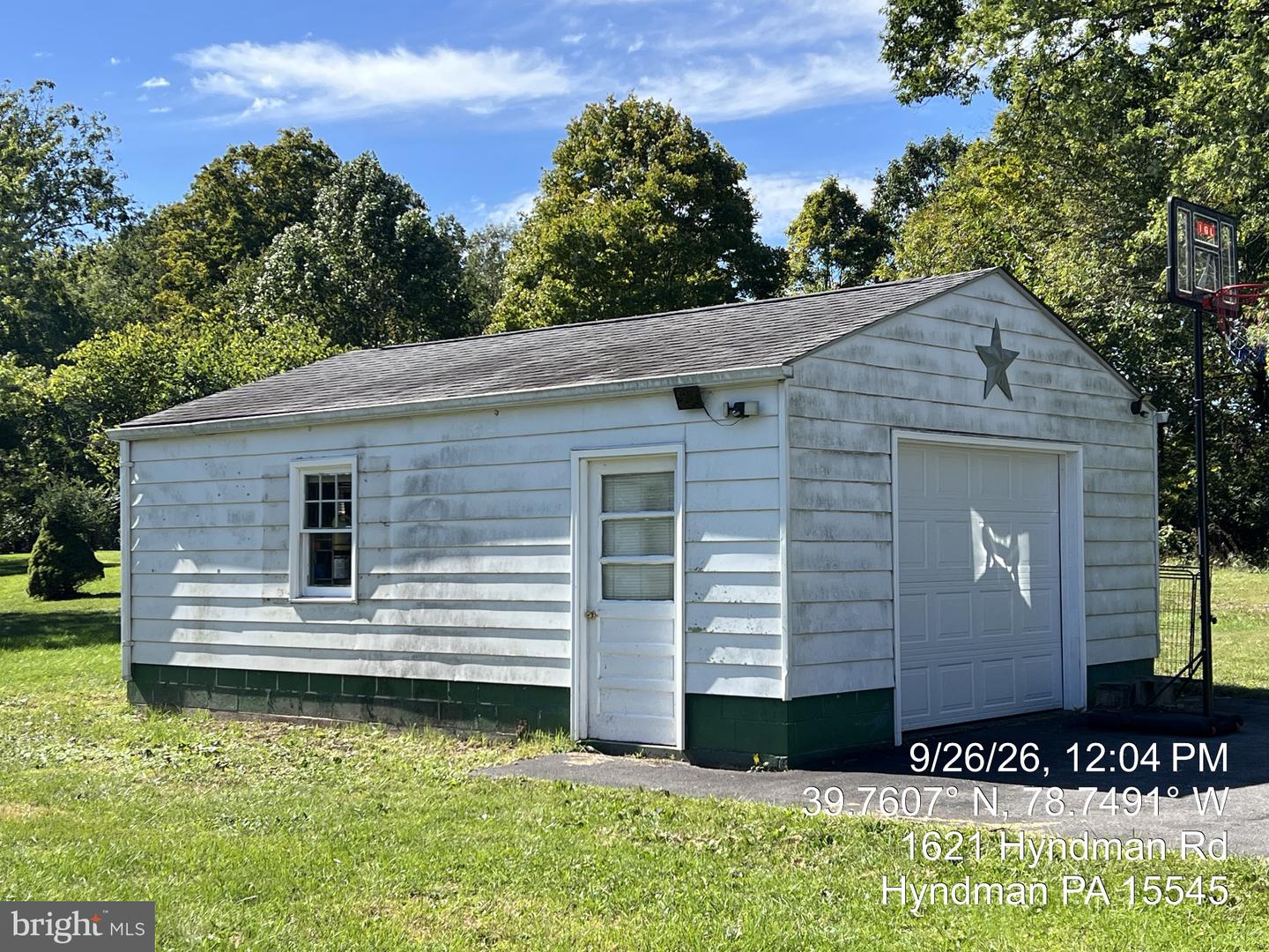1621 Hyndman Rd Property Photo 4