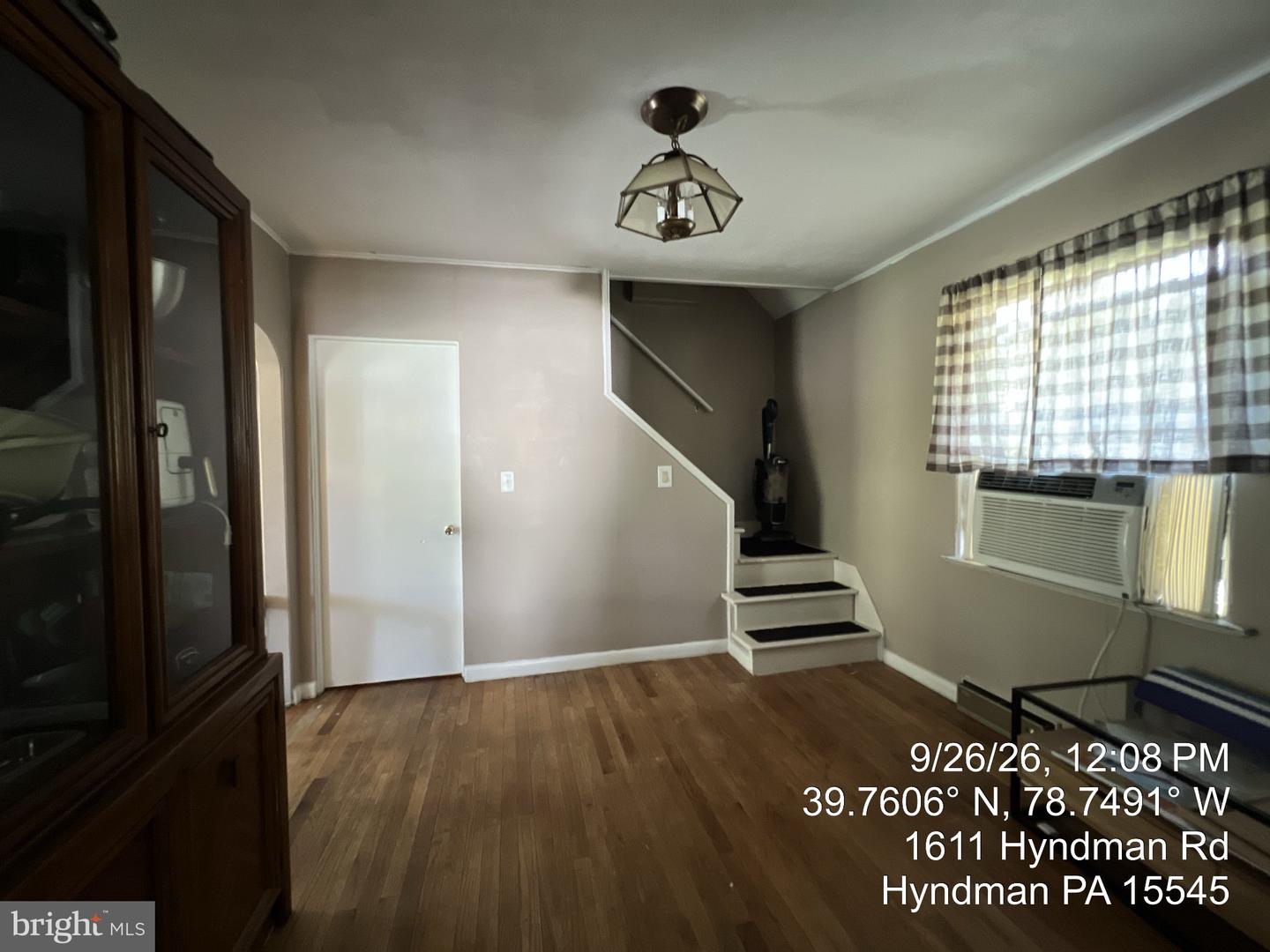 1621 Hyndman Rd Property Photo 9