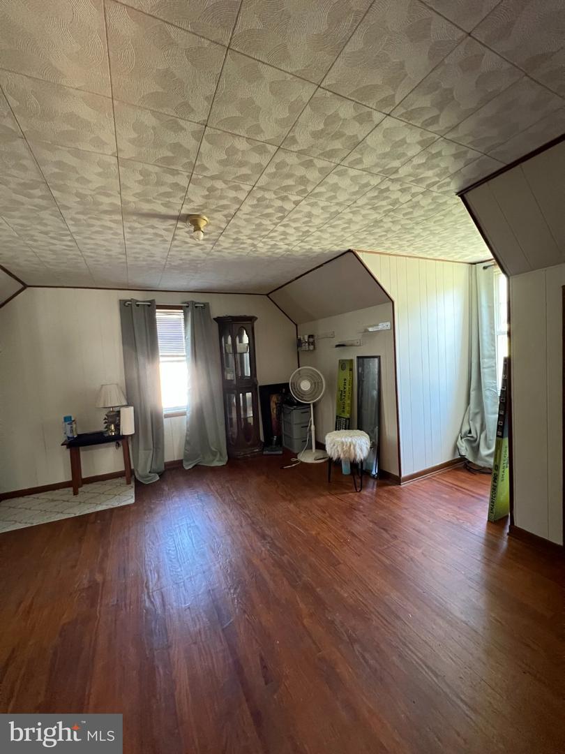 1621 Hyndman Rd Property Photo 22