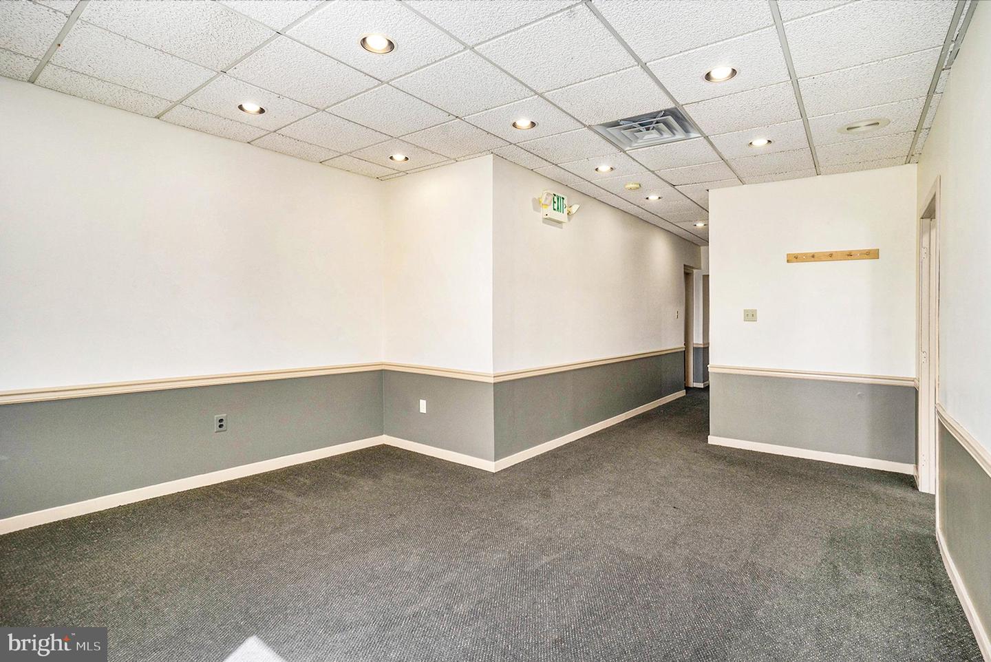 1090 Reading Ave #2nd Floor Property Photo 6
