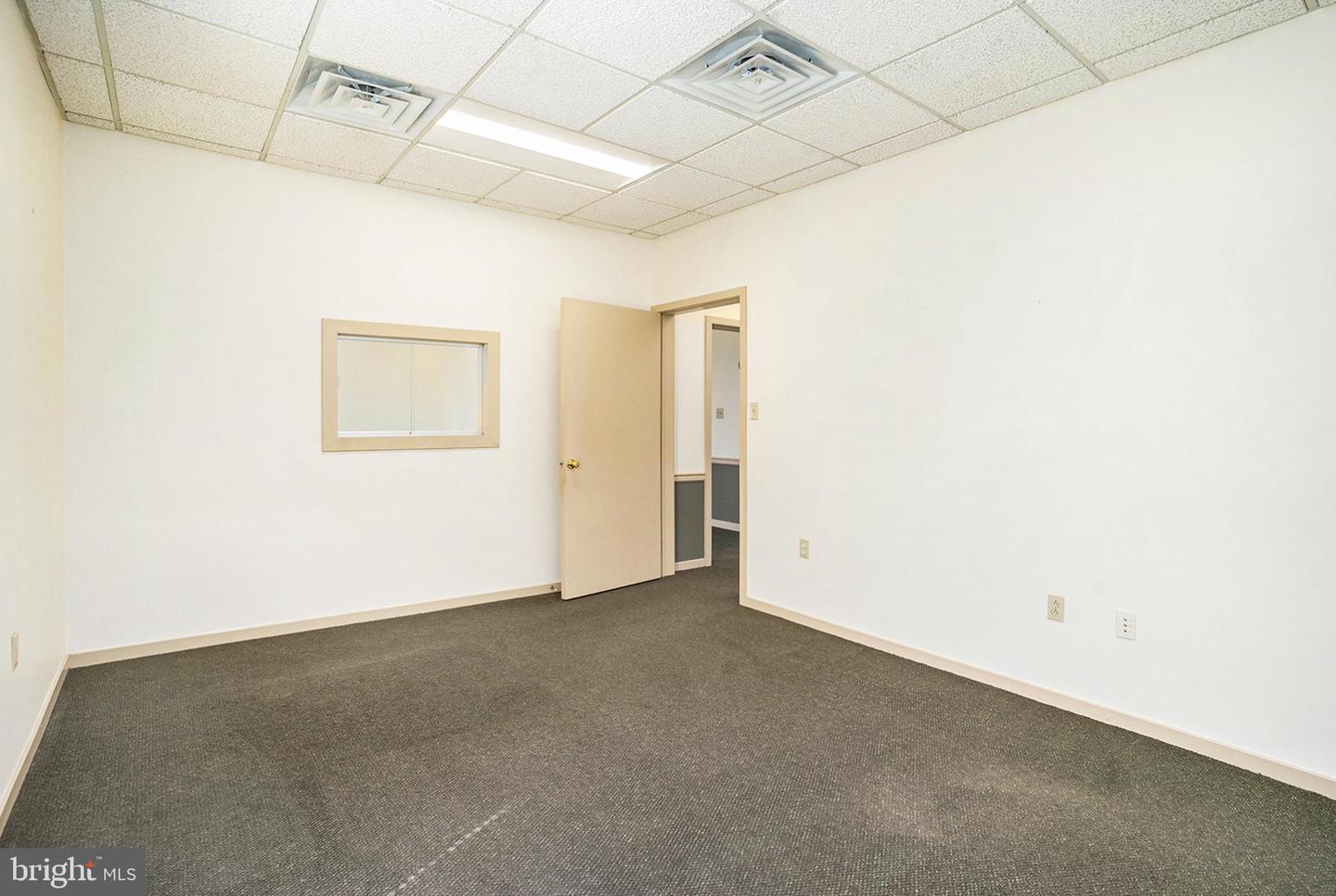 1090 Reading Ave #2nd Floor Property Photo 8