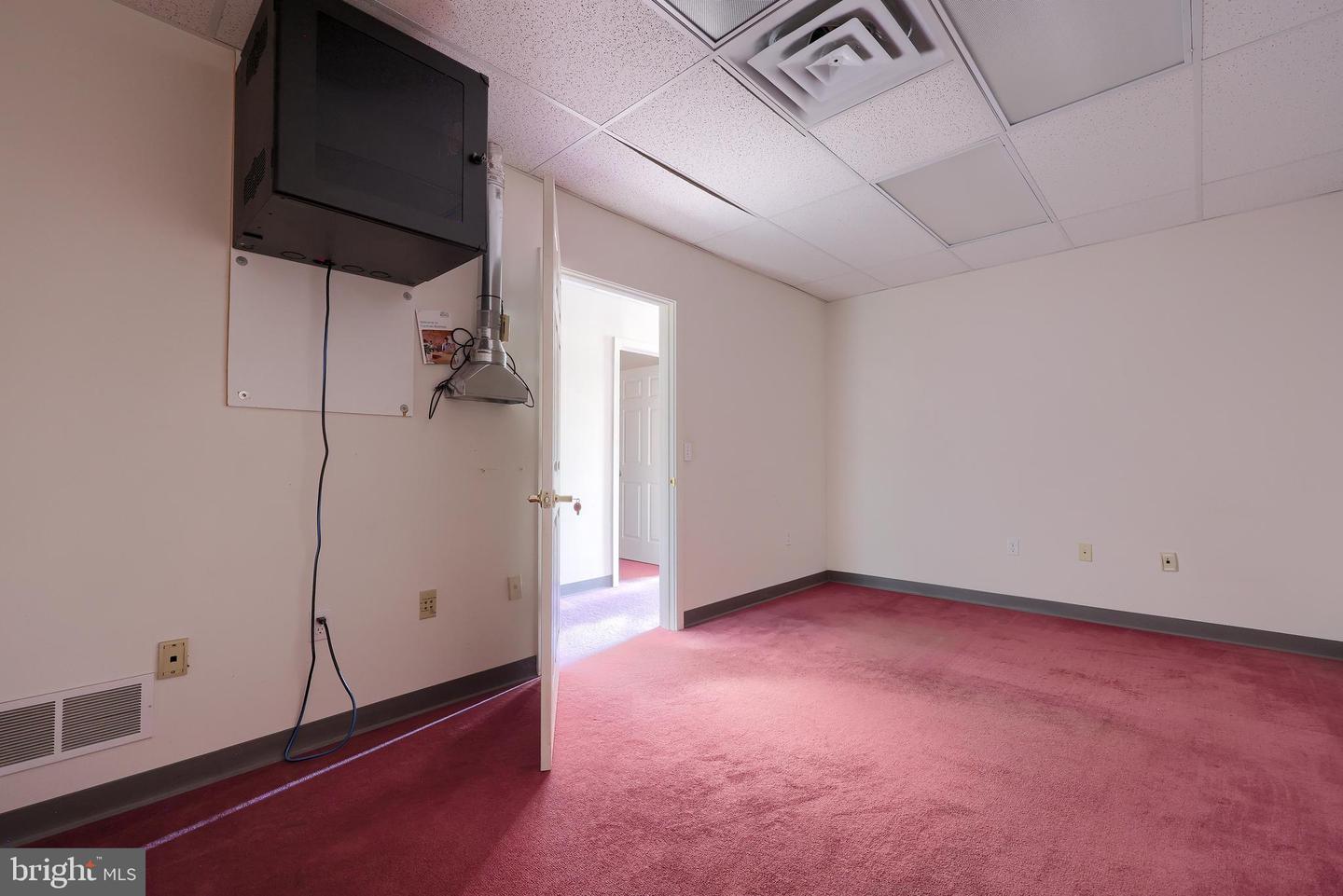 10 Wingco Ln #12 A Property Photo 6