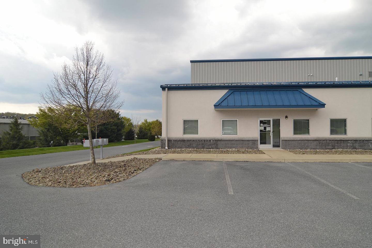 1060 Old Bernville Rd #suite 100 Property Photo 2