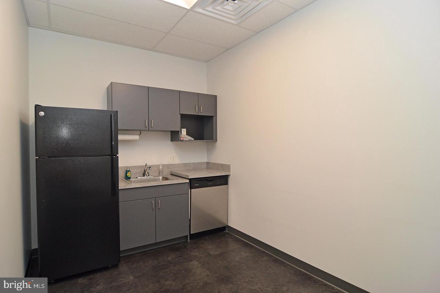 1060 Old Bernville Rd #suite 100 Property Photo 19