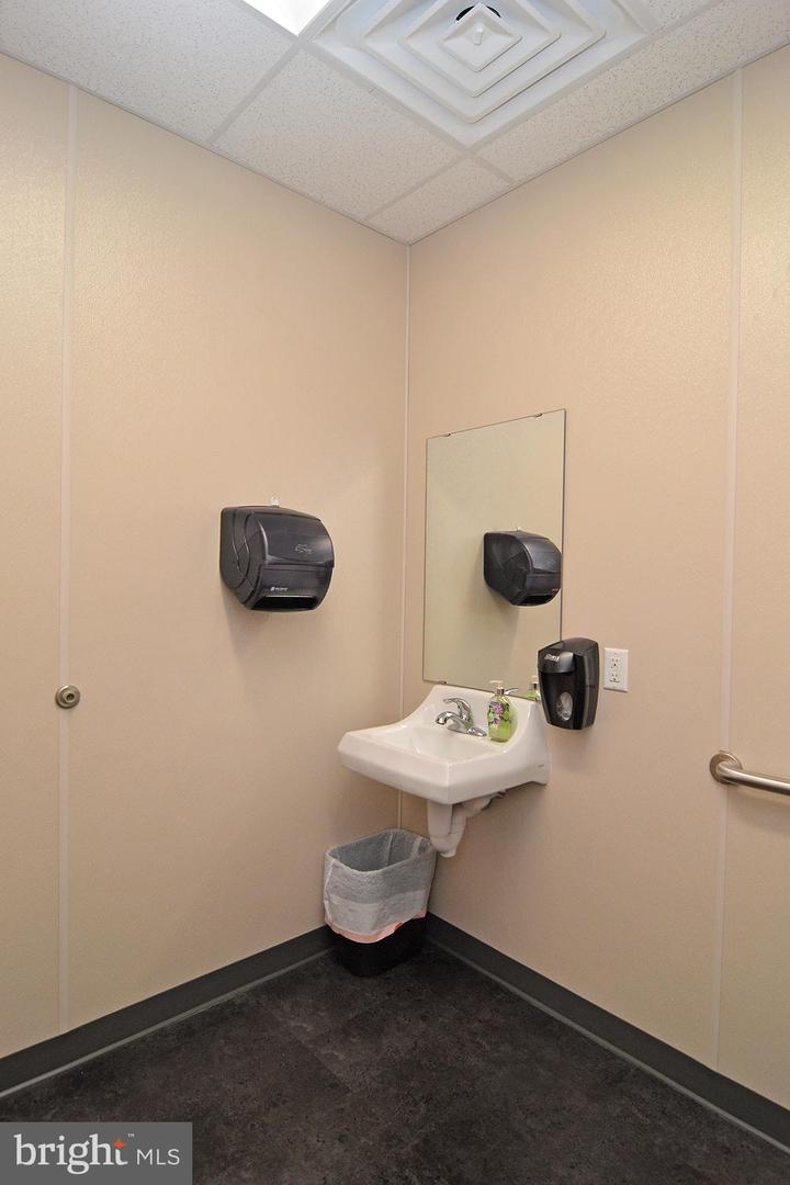 1060 Old Bernville Rd #suite 100 Property Photo 20