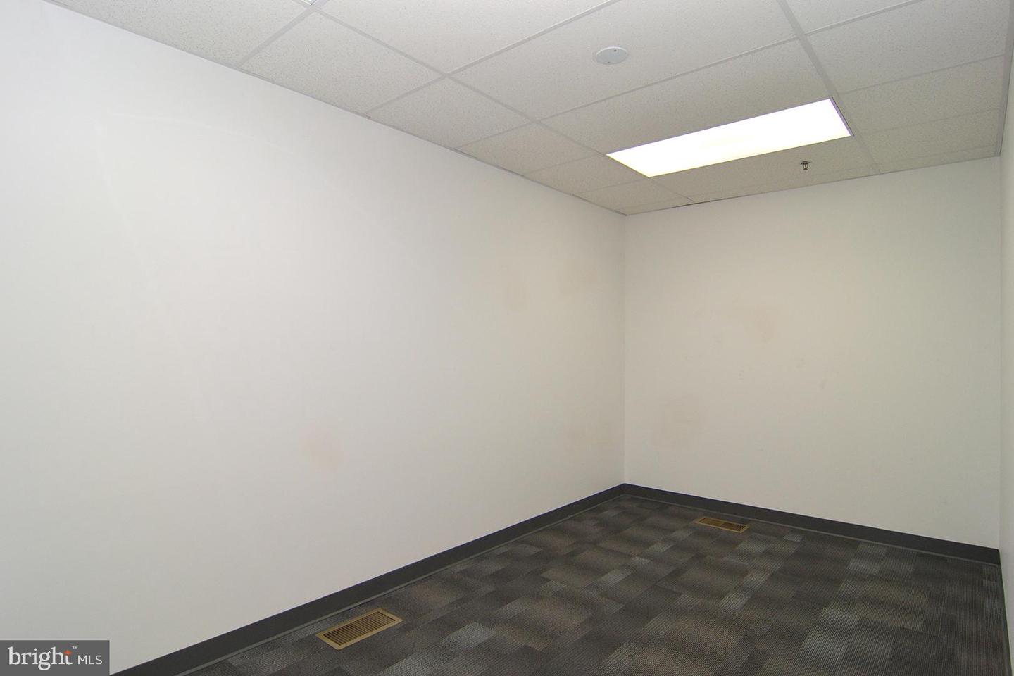 1060 Old Bernville Rd #suite 100 Property Photo 23