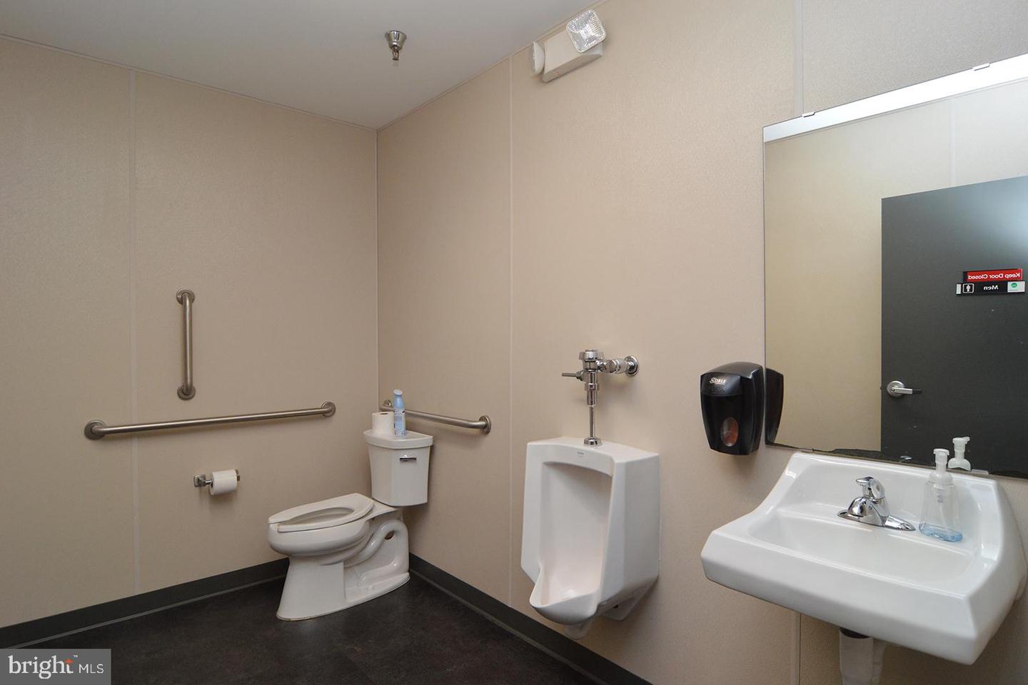 1060 Old Bernville Rd #suite 100 Property Photo 28