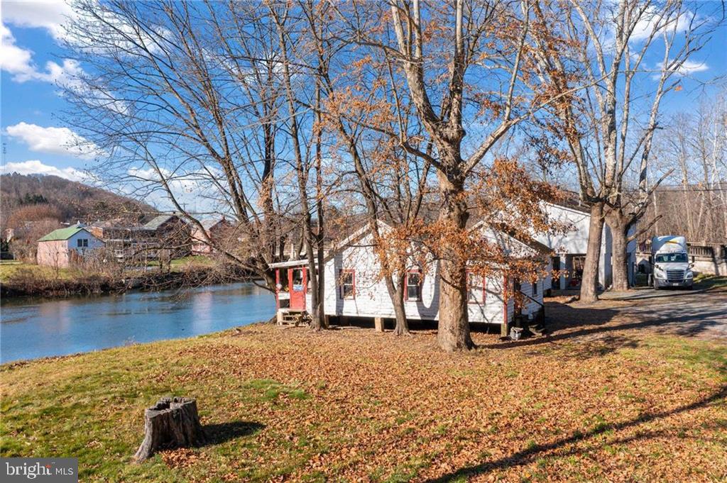 1563 Old Route 22 Property Photo 8