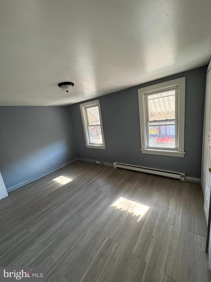 621 Laurel St Property Photo 12