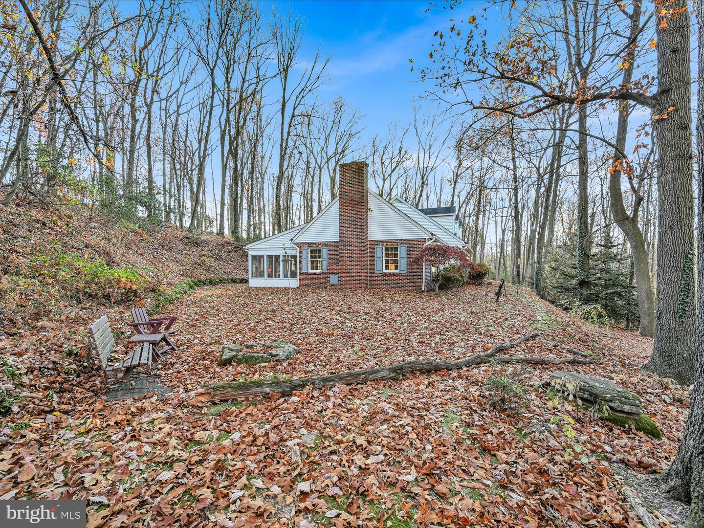 946 Hunters Rd Property Photo 4