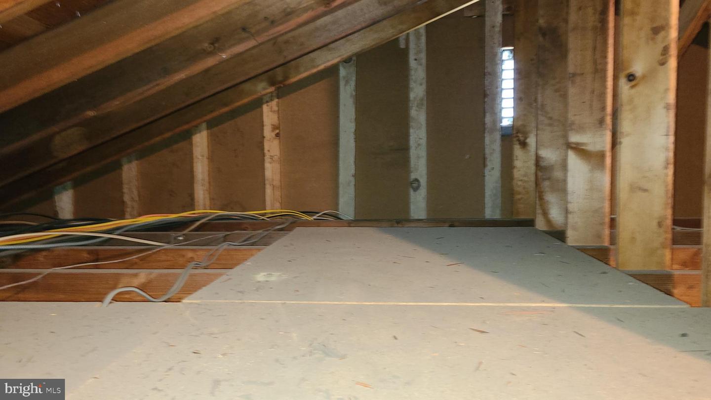 1014 Windsor St Property Photo 6