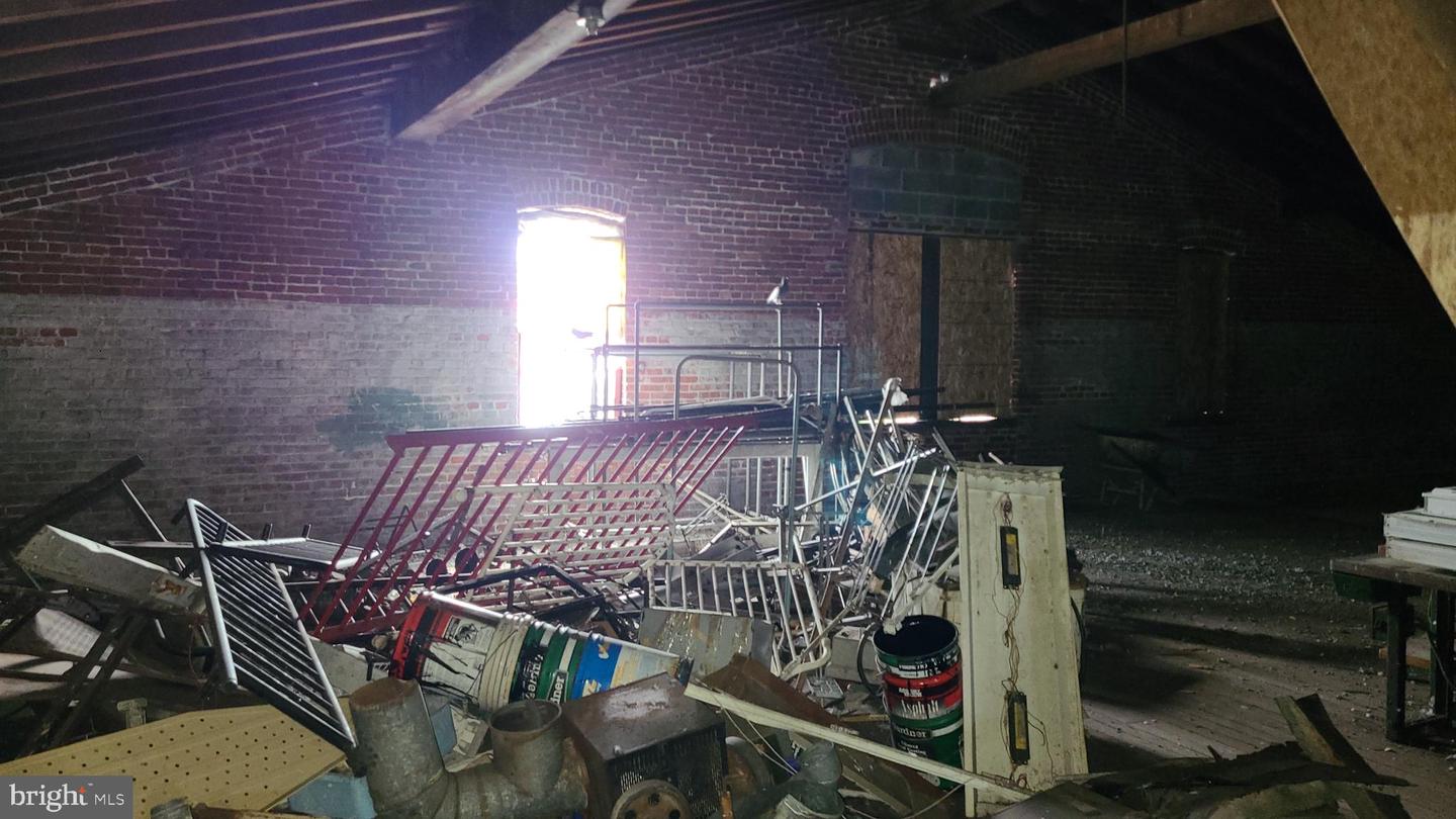 1014 Windsor St Property Photo 20