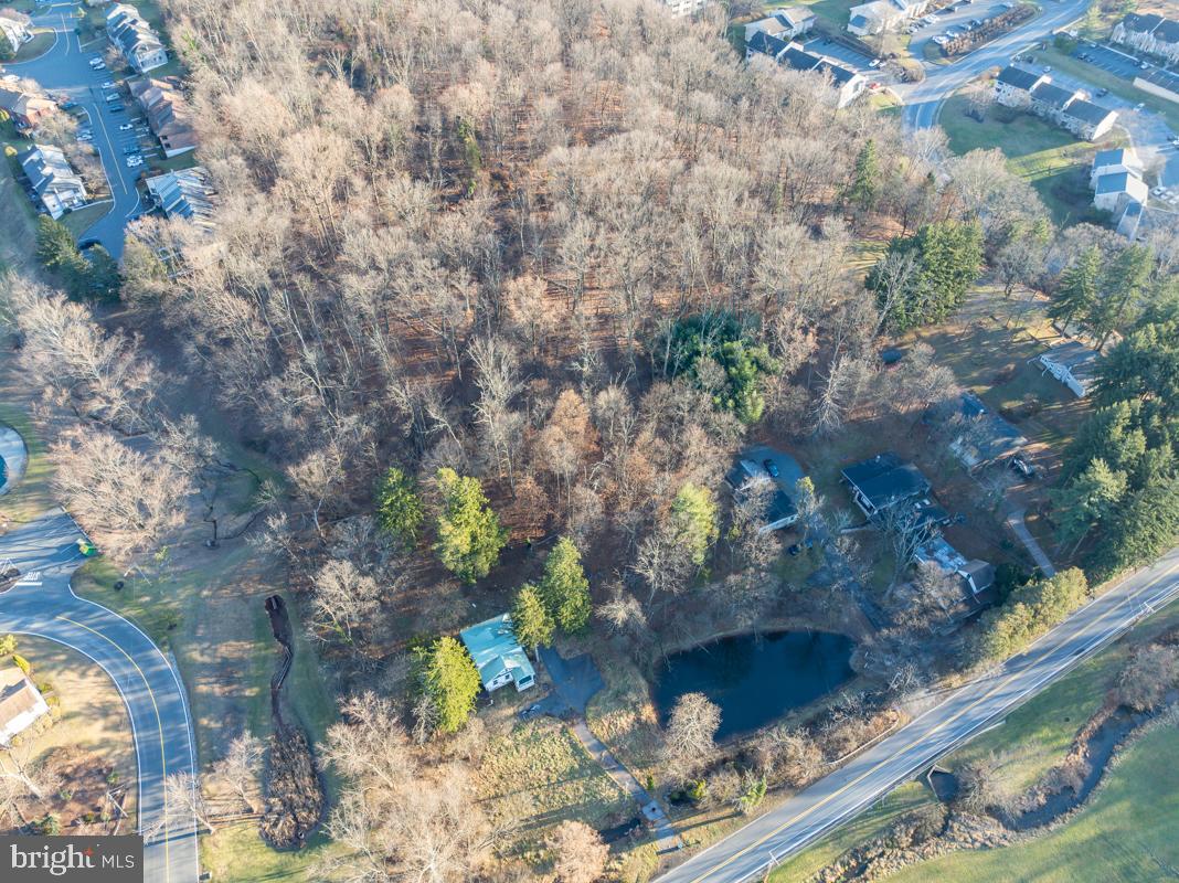701 E Neversink Rd Property Photo
