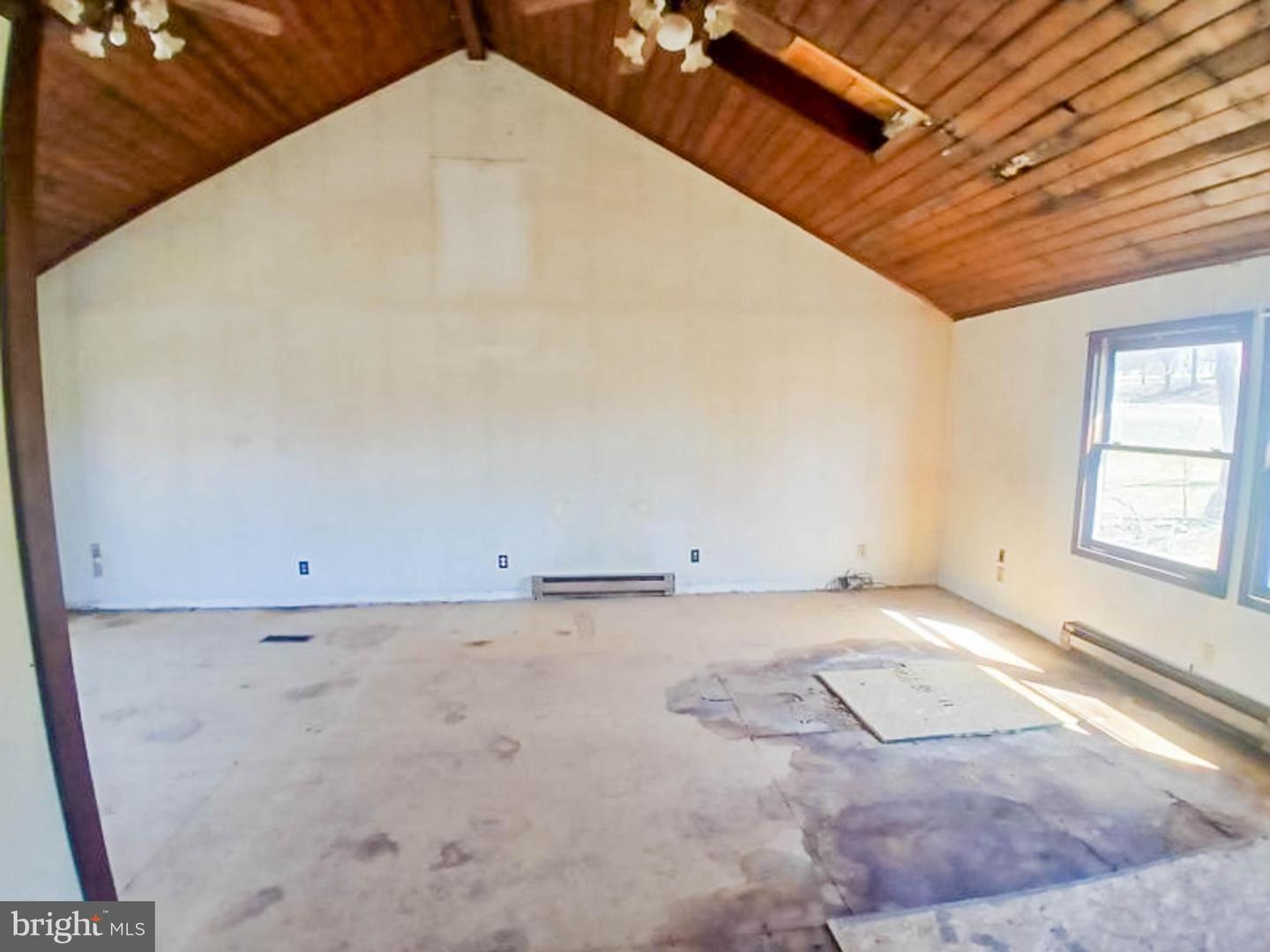 1821 E Rte 724 Property Photo 5