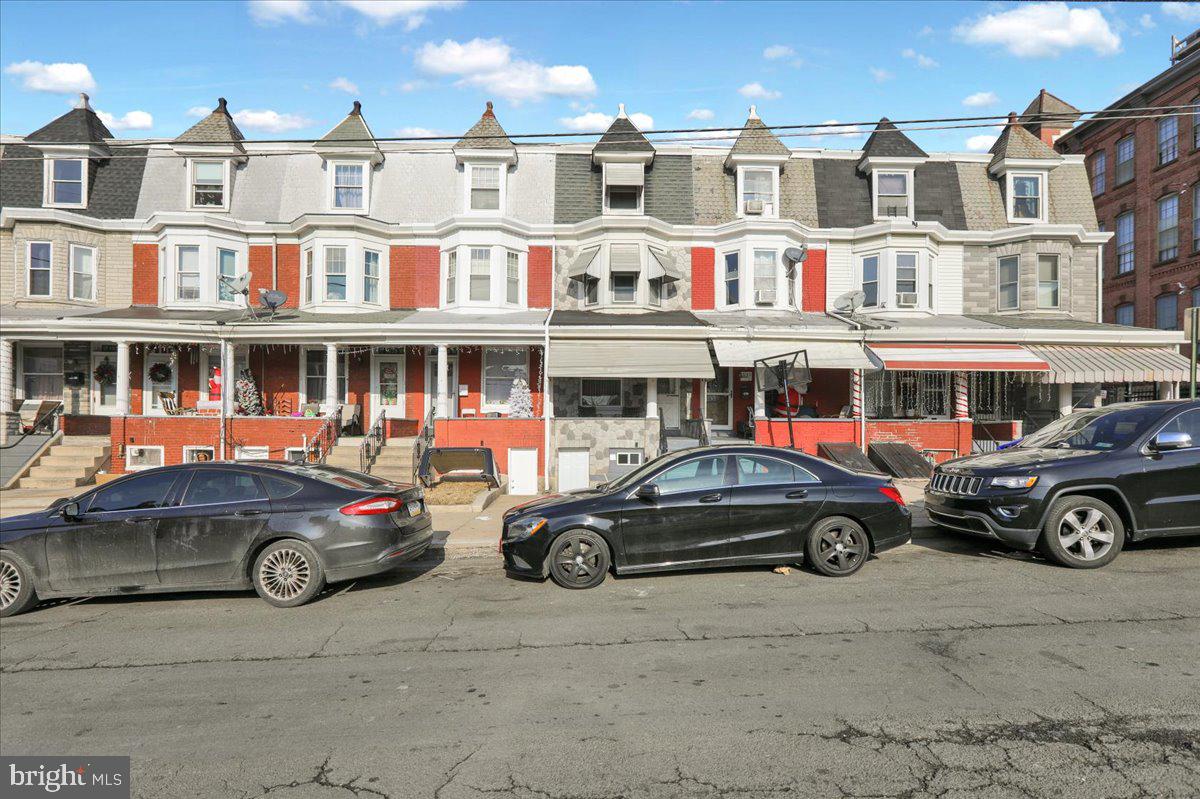 1043 Marion St Property Photo