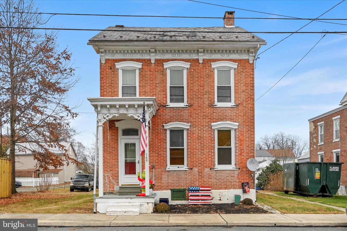 169 E Chestnut St Property Photo 1