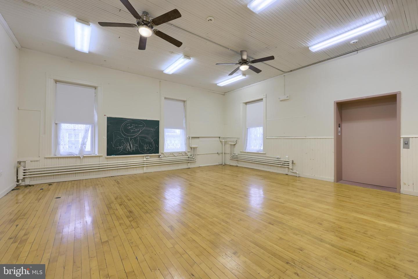 3540 Saint Lawrence Ave Property Photo 36
