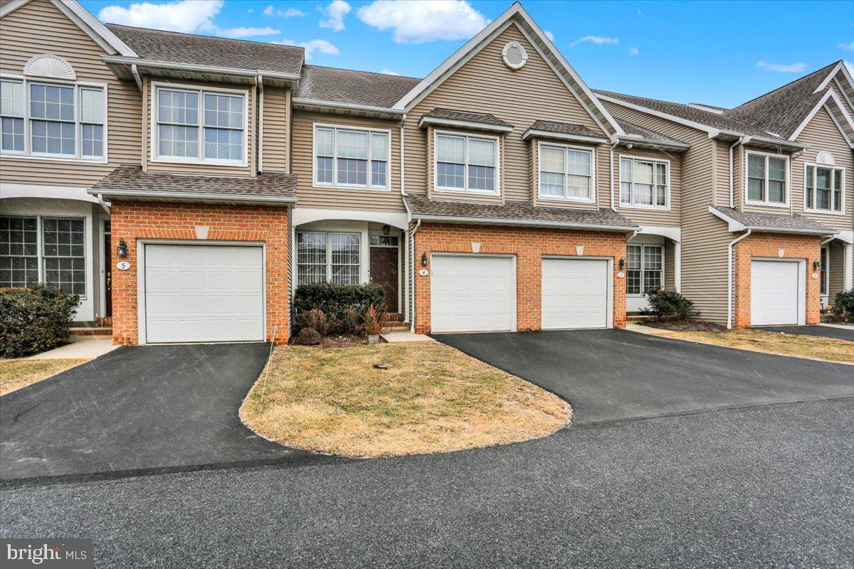 4 Wyomissing Ct Property Photo