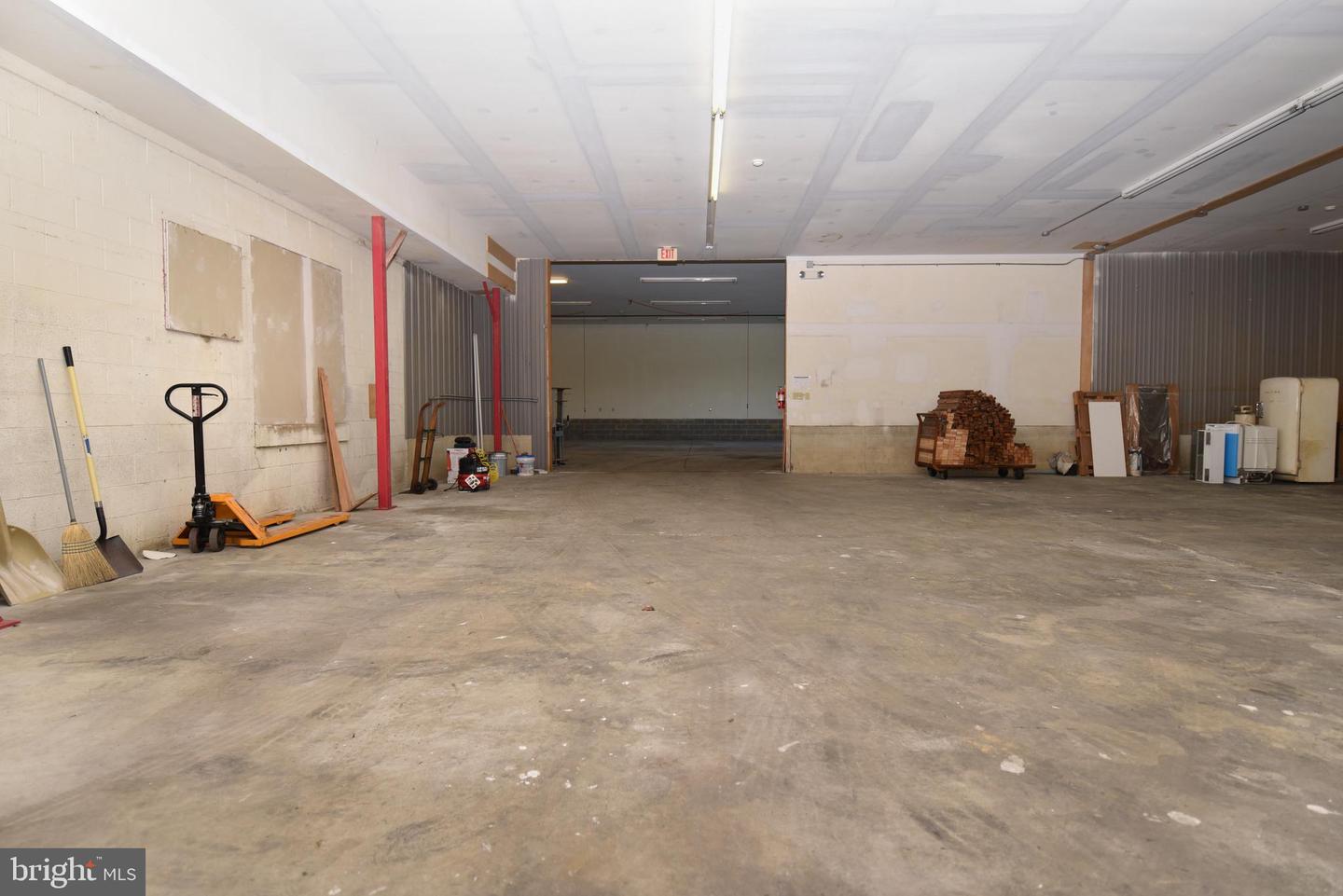 220 S Maple St Property Photo 8