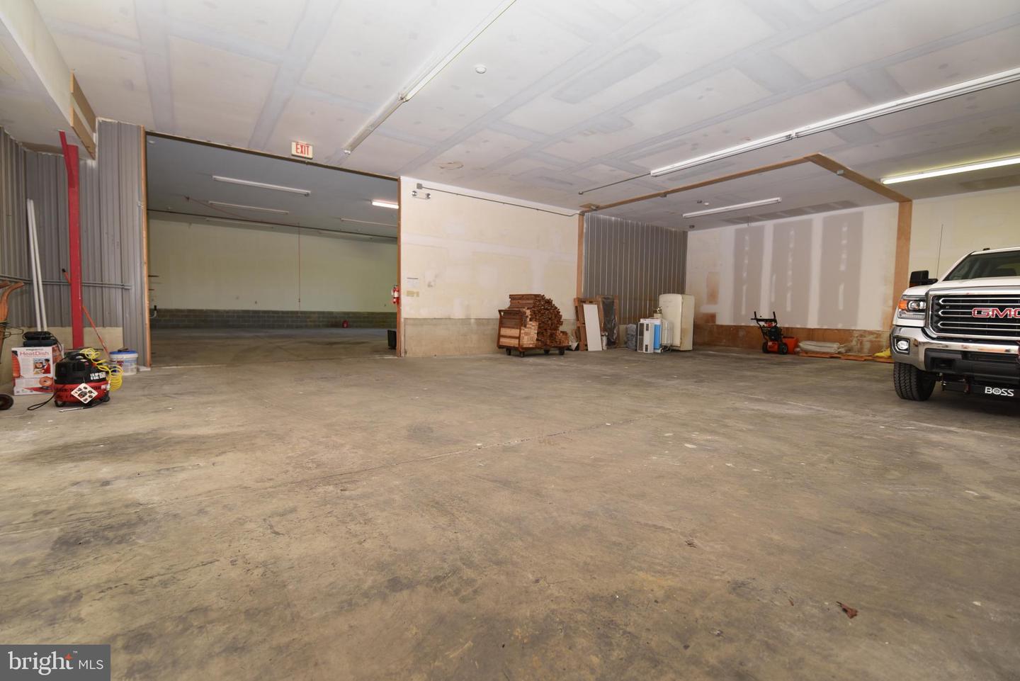 220 S Maple St Property Photo 9