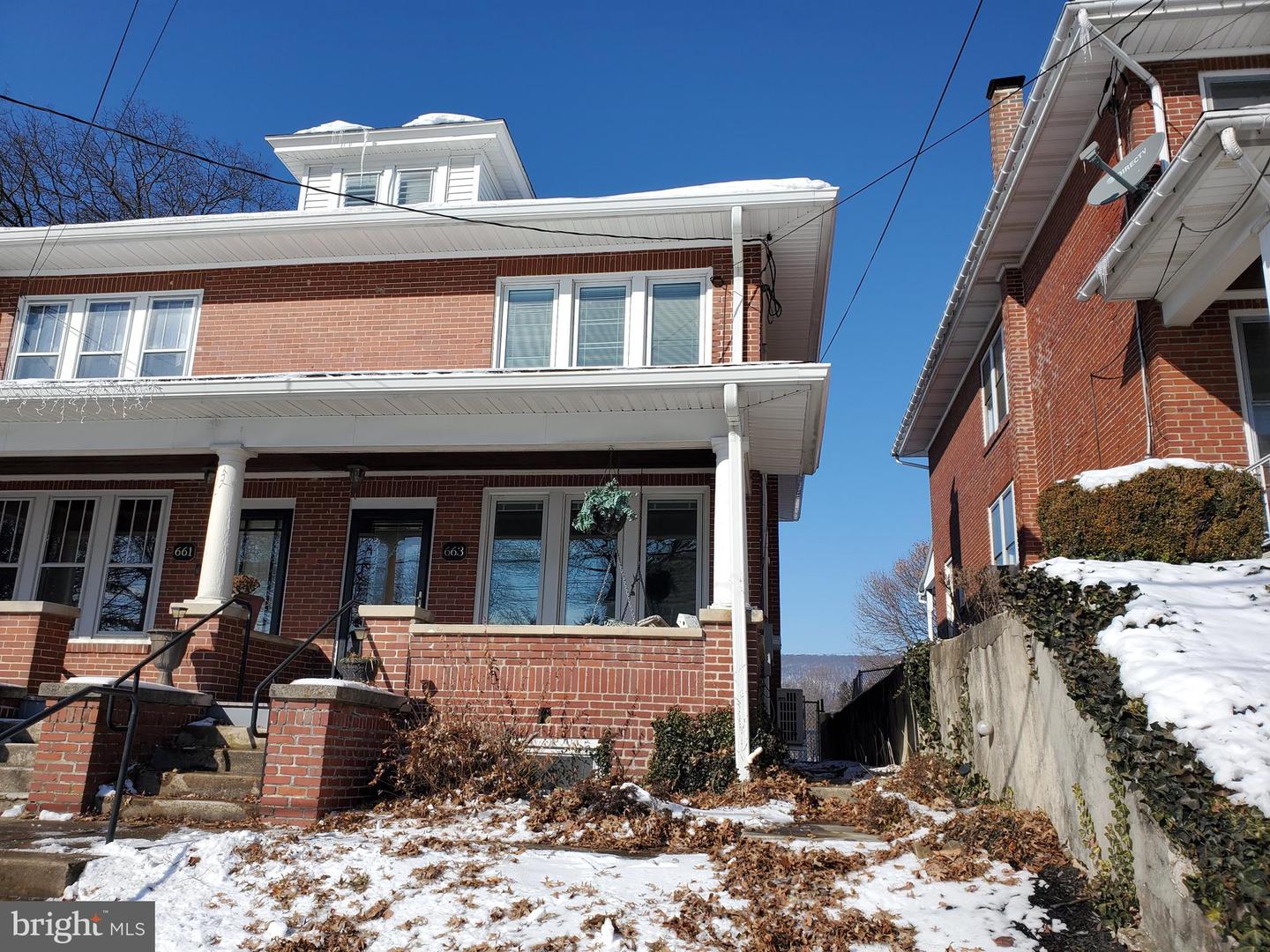 663 State St Property Photo